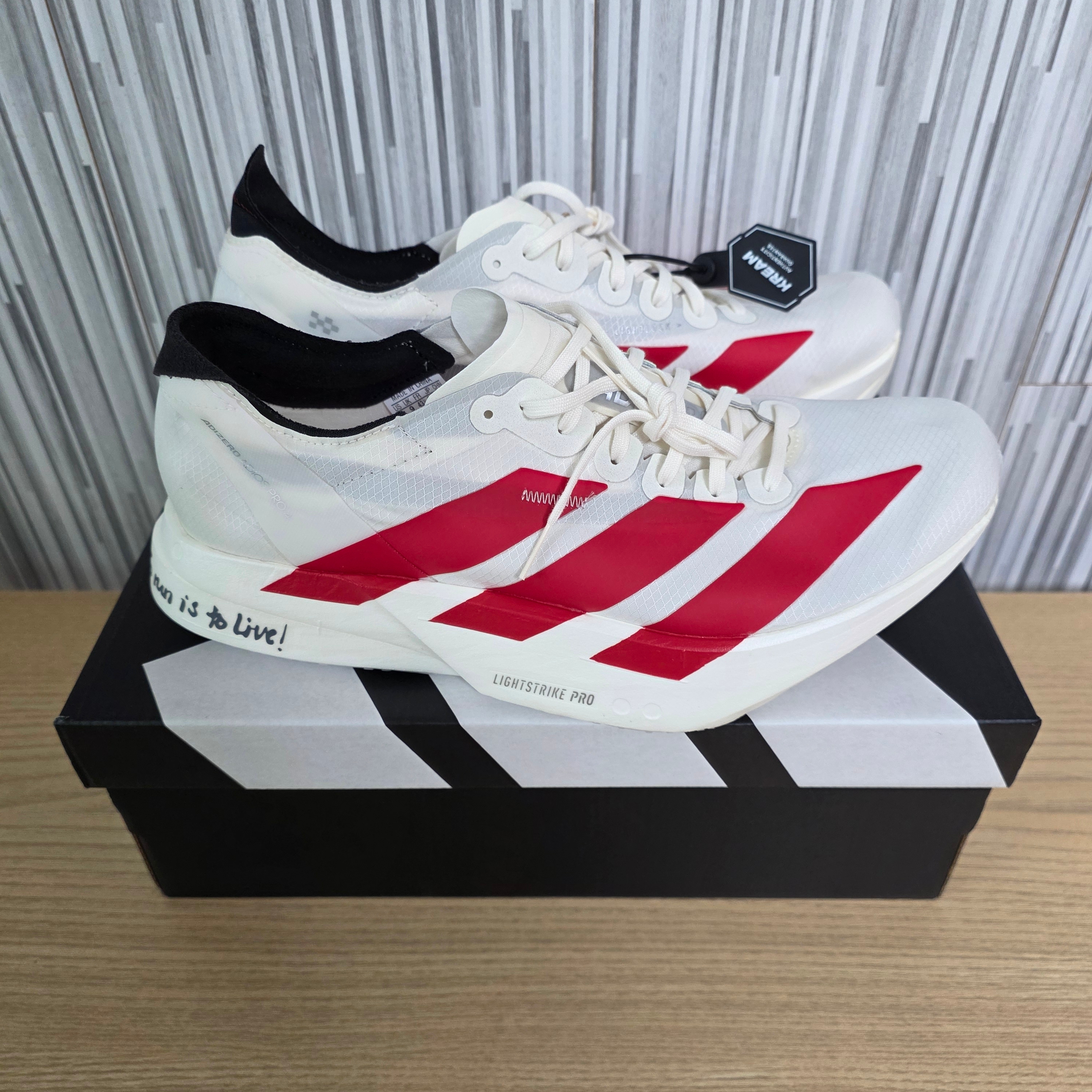 Adidas Adizero Adios Pro 4 Off White Better Scarlet 착용 스타일 - 2