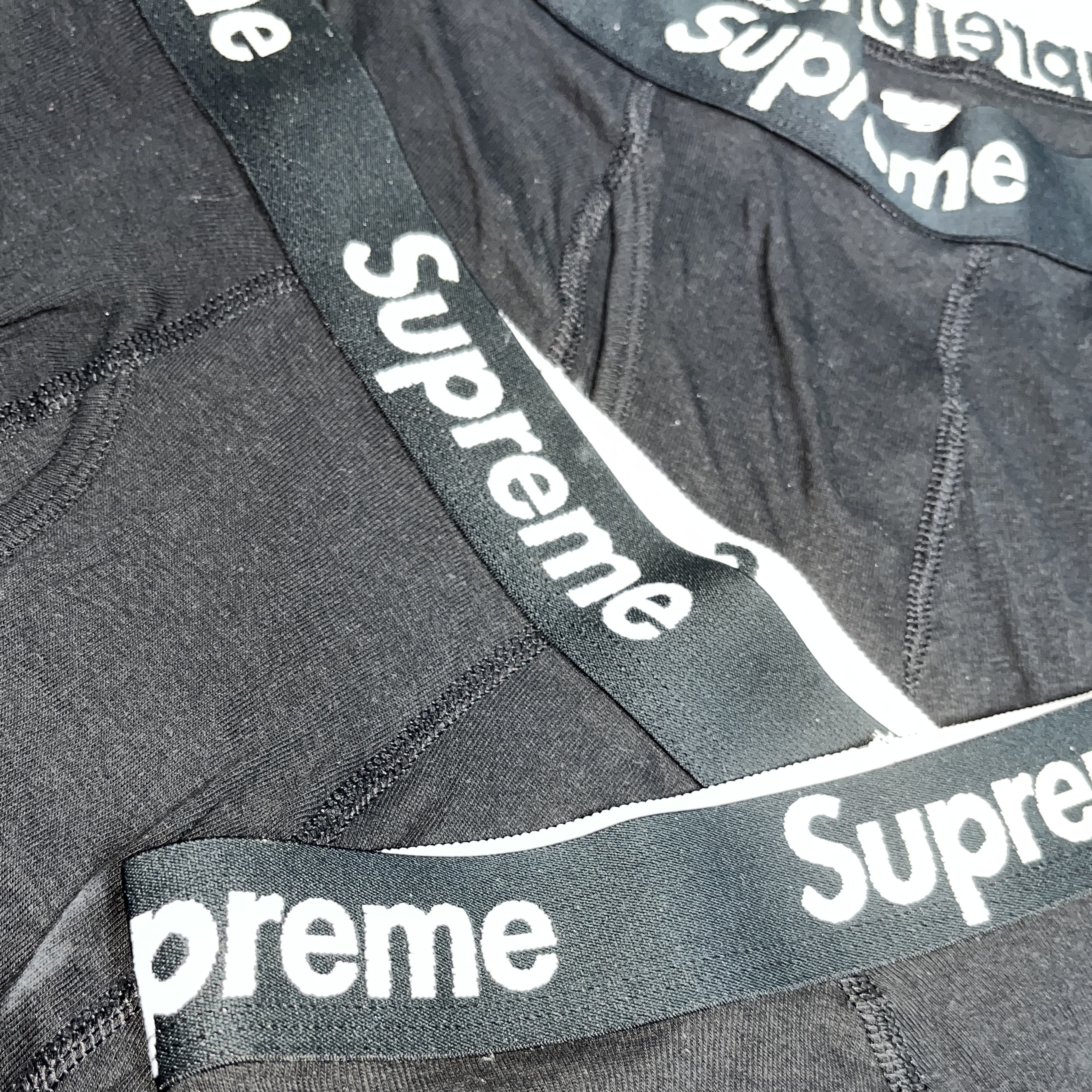 Supreme Hanes Boxer Briefs Black (4 Pack) 착용 스타일