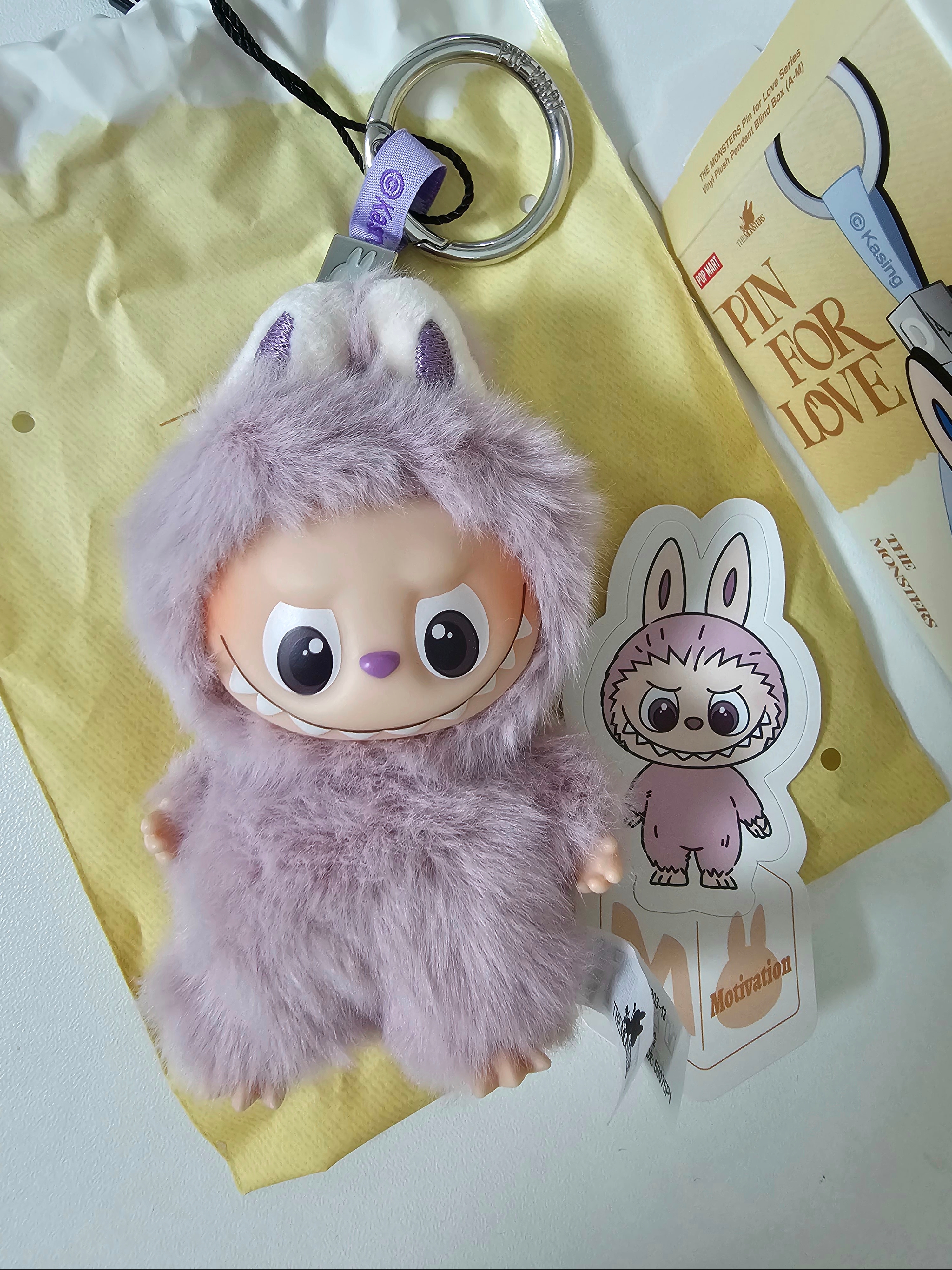Pop Mart Labubu The Monsters Pin For Love Series Vinyl Plush Pendant (A-M) M (Opened Case) 착용 스타일 - 1