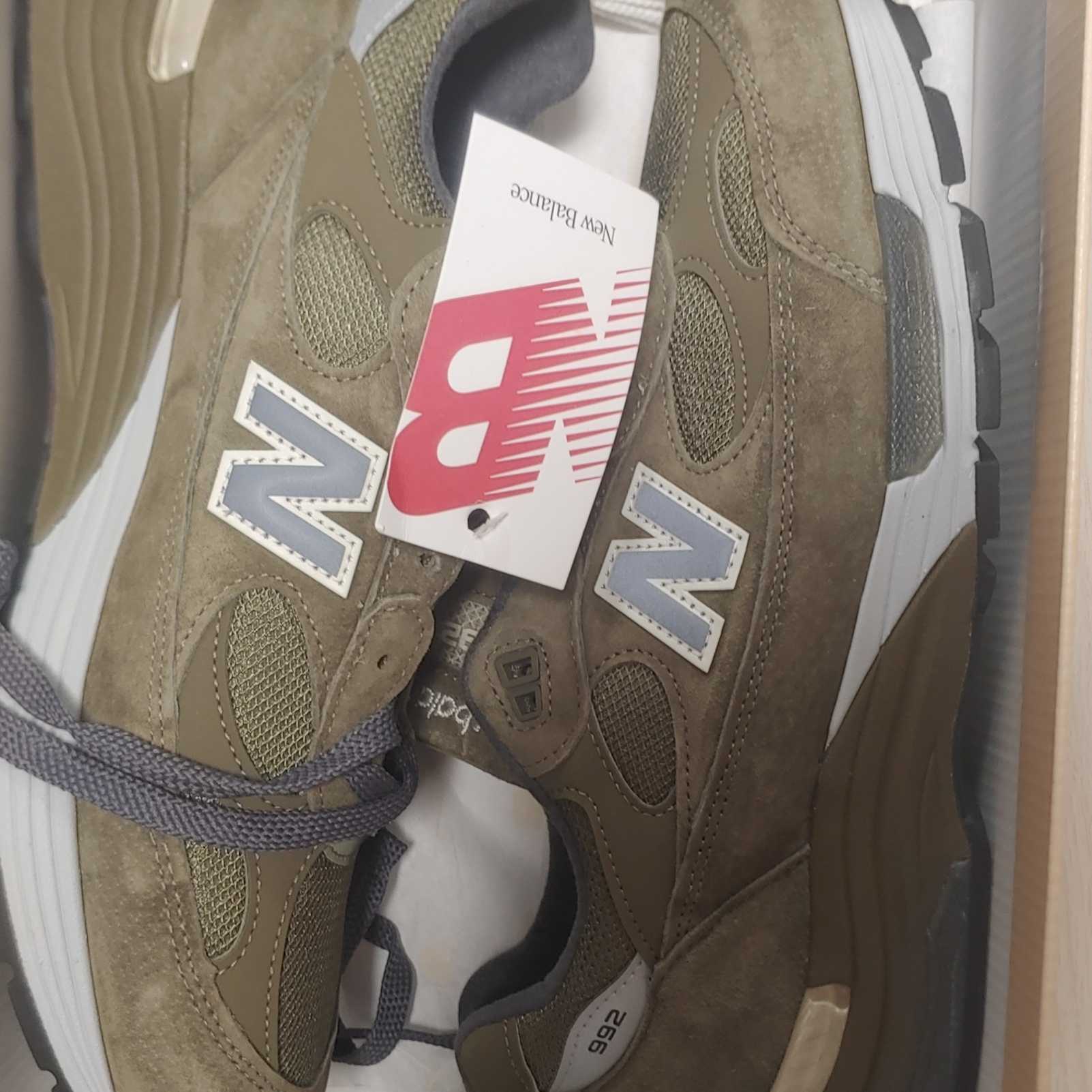New Balance 992 Made in USA Dark Camo Covert Green - D Standard 착용 스타일