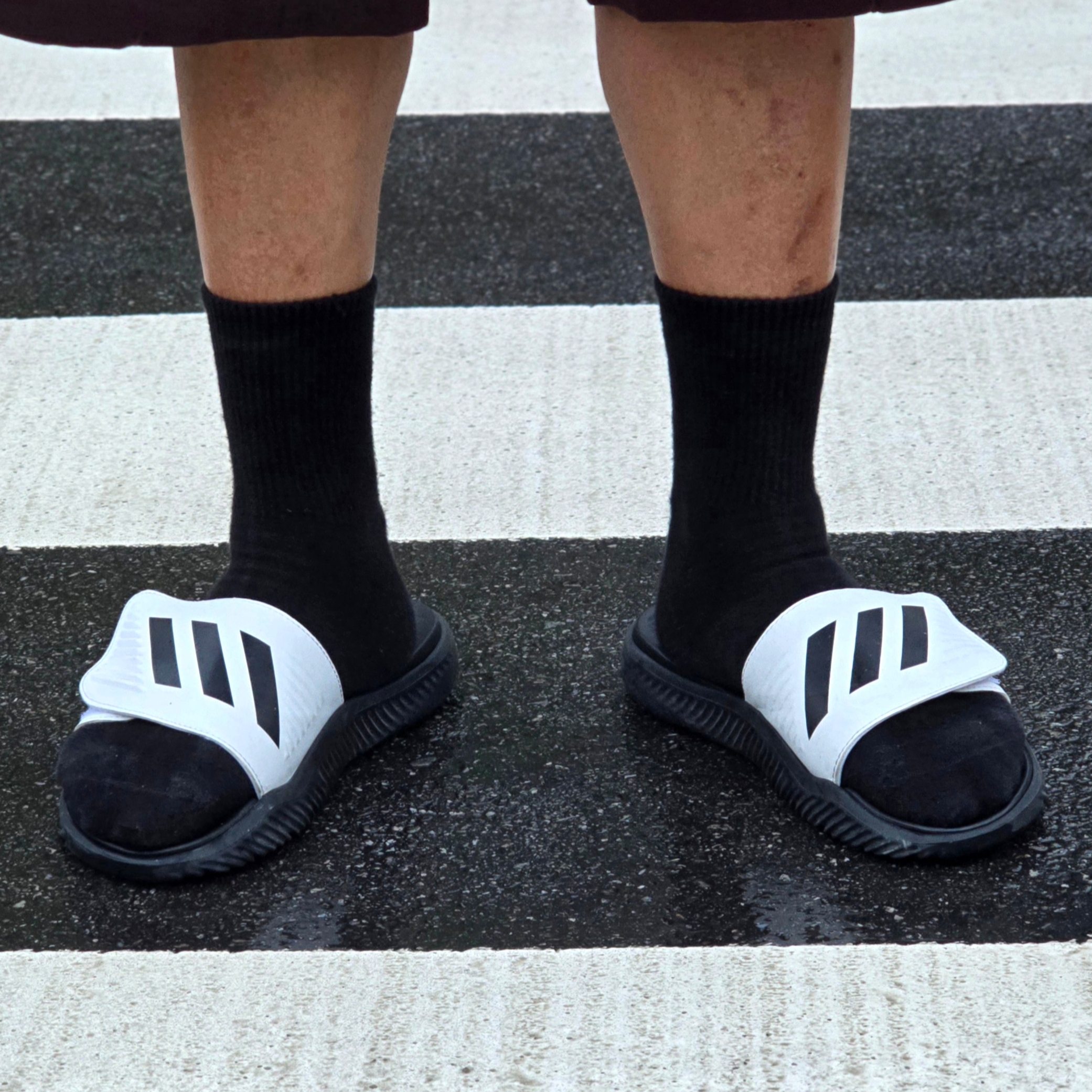 Adidas Alphabounce Slide White Core Black 착용 스타일 - 2