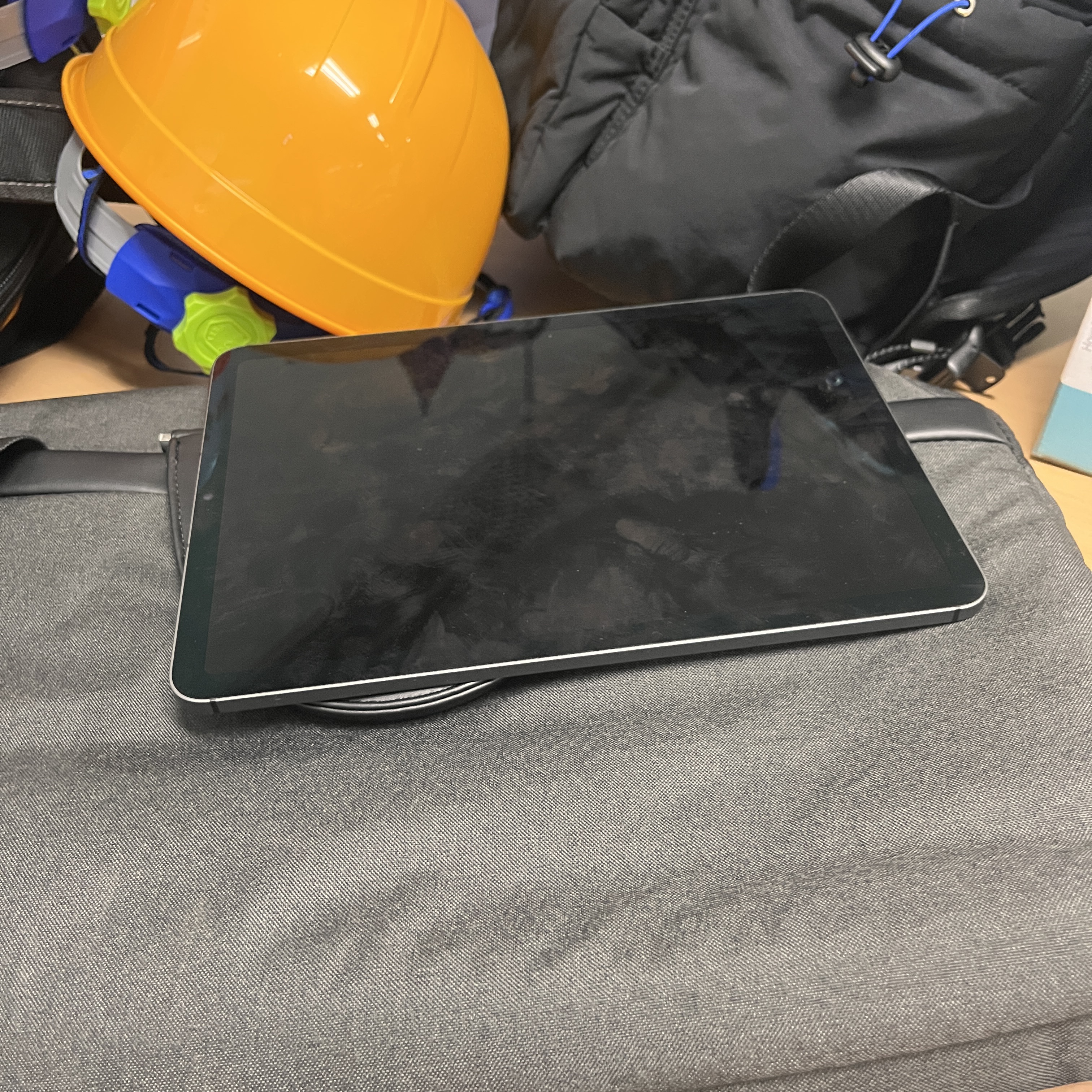 [B등급] Refurbished iPad Air Gen-5 wifi+cell Apple M1 64GB Spacegray 착용 스타일