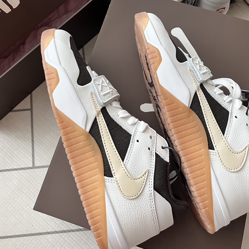 Jordan x Travis Scott Jumpman Jack TR Sail and Dark Mocha 착용 스타일 - 1