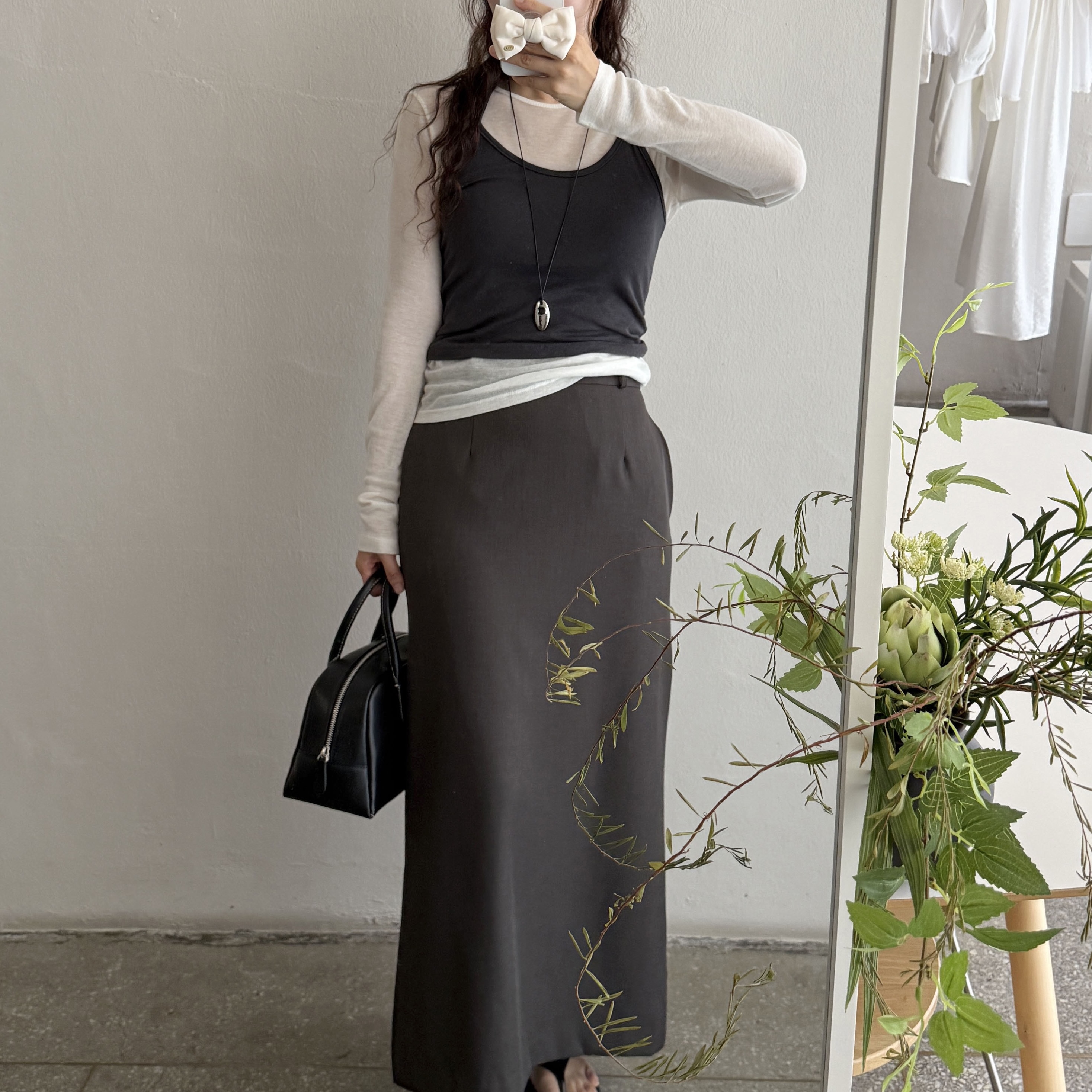 (W) Oofos OOlala OOmega Black 착용 스타일 - 3