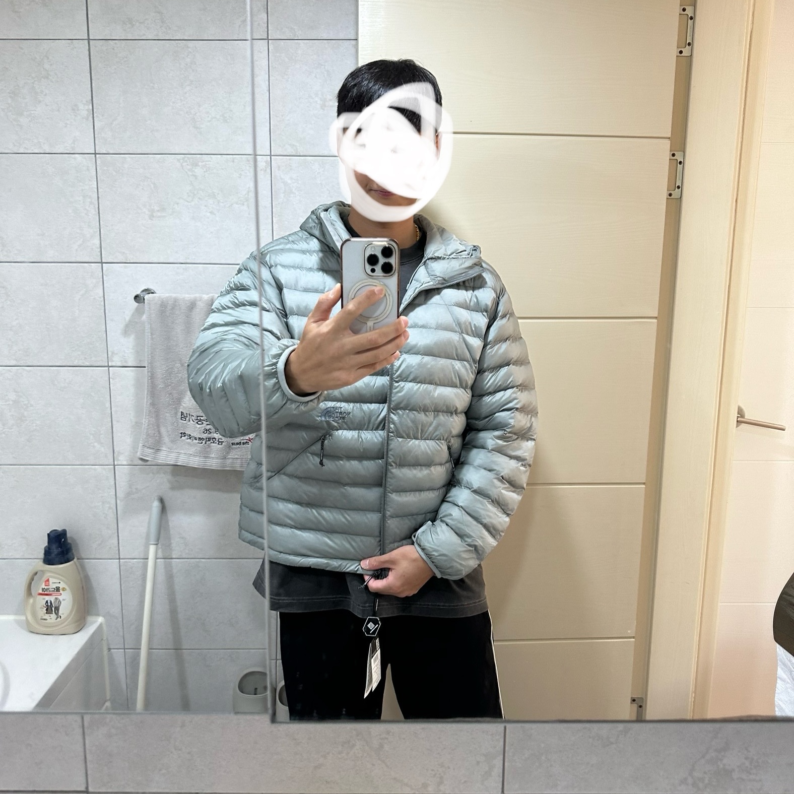 The North Face Ventus On Jacket Silver 착용 스타일