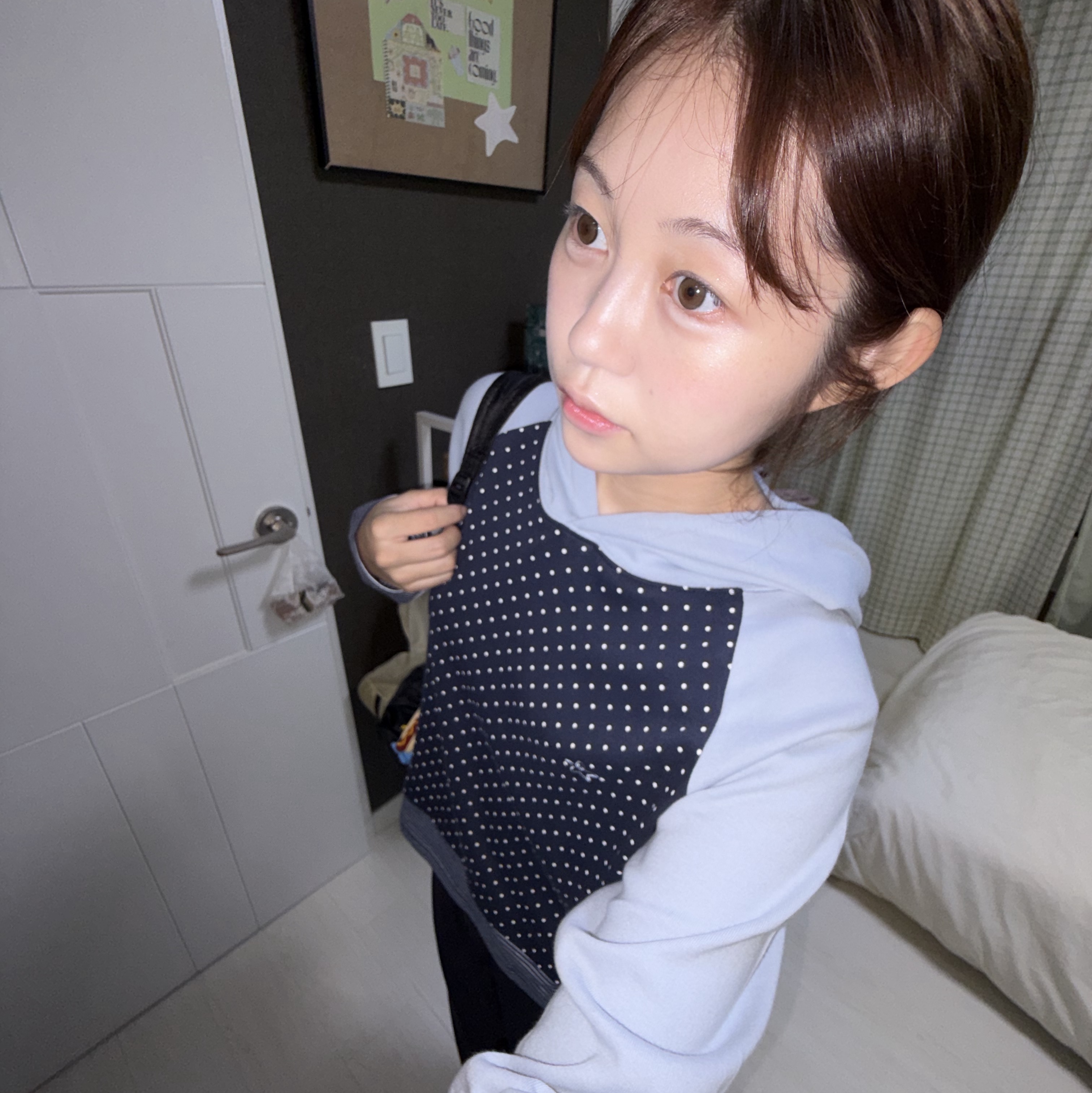 ISTKUNST Dot Stripe Layerd Hooded L/S Tee Light Blue, Adidas Originals Capri Shorts Black White - KR Sizing 착용 스타일 - 1