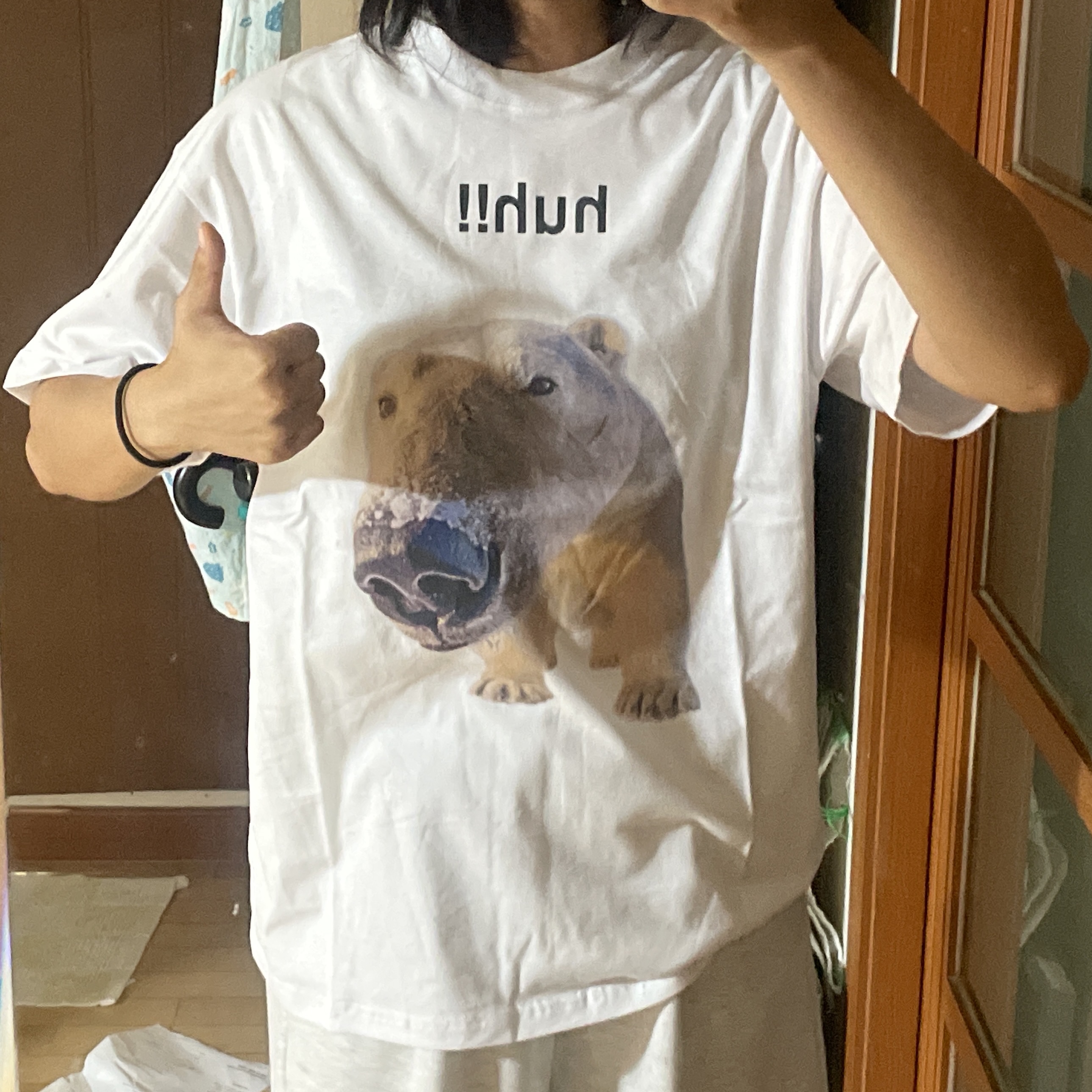 Suade Huh Tee White 착용 스타일