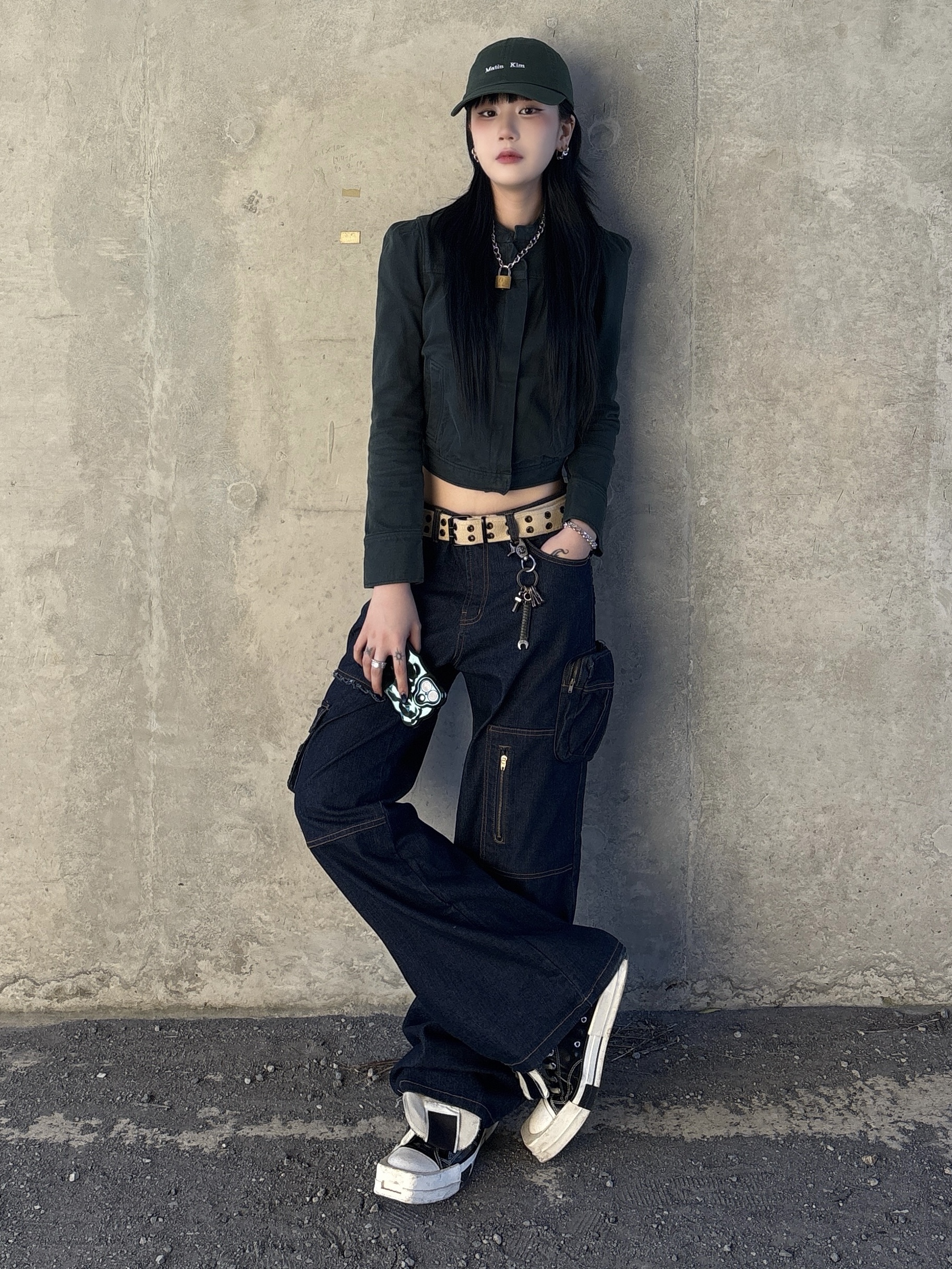 Matin Kim Matin Classic Logo Ball Cap in Black, Converse x Drkshdw Turbodrk Chuck 70 Hi Black Lacquered Denim 착용 스타일 - 1