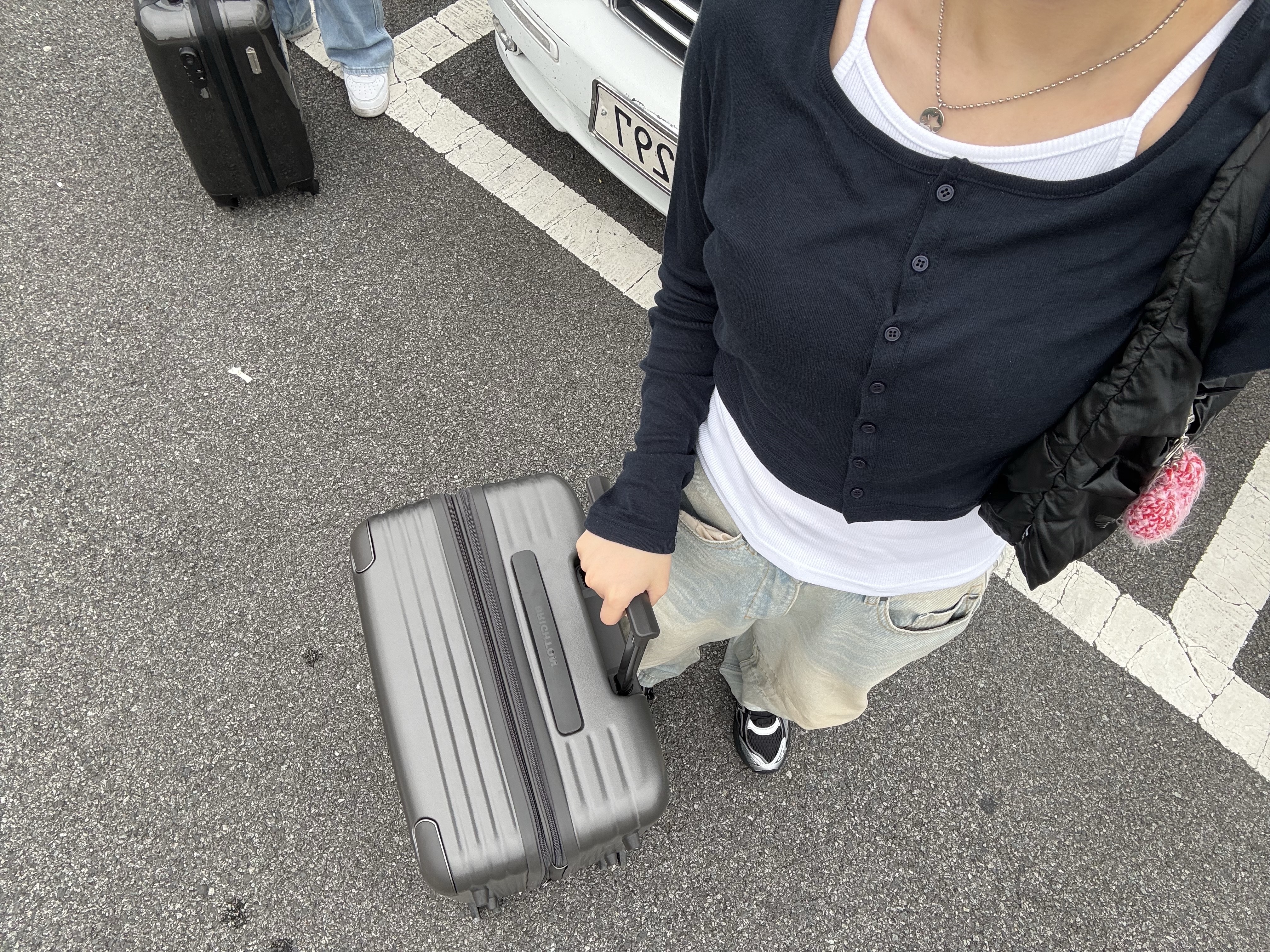 (W) Adidas Adilenium Season 3 Banana Fitted Washed Denim Pants Blue - KR Sizing, Adidas Satin Small Shoulder Bag Black 착용 스타일