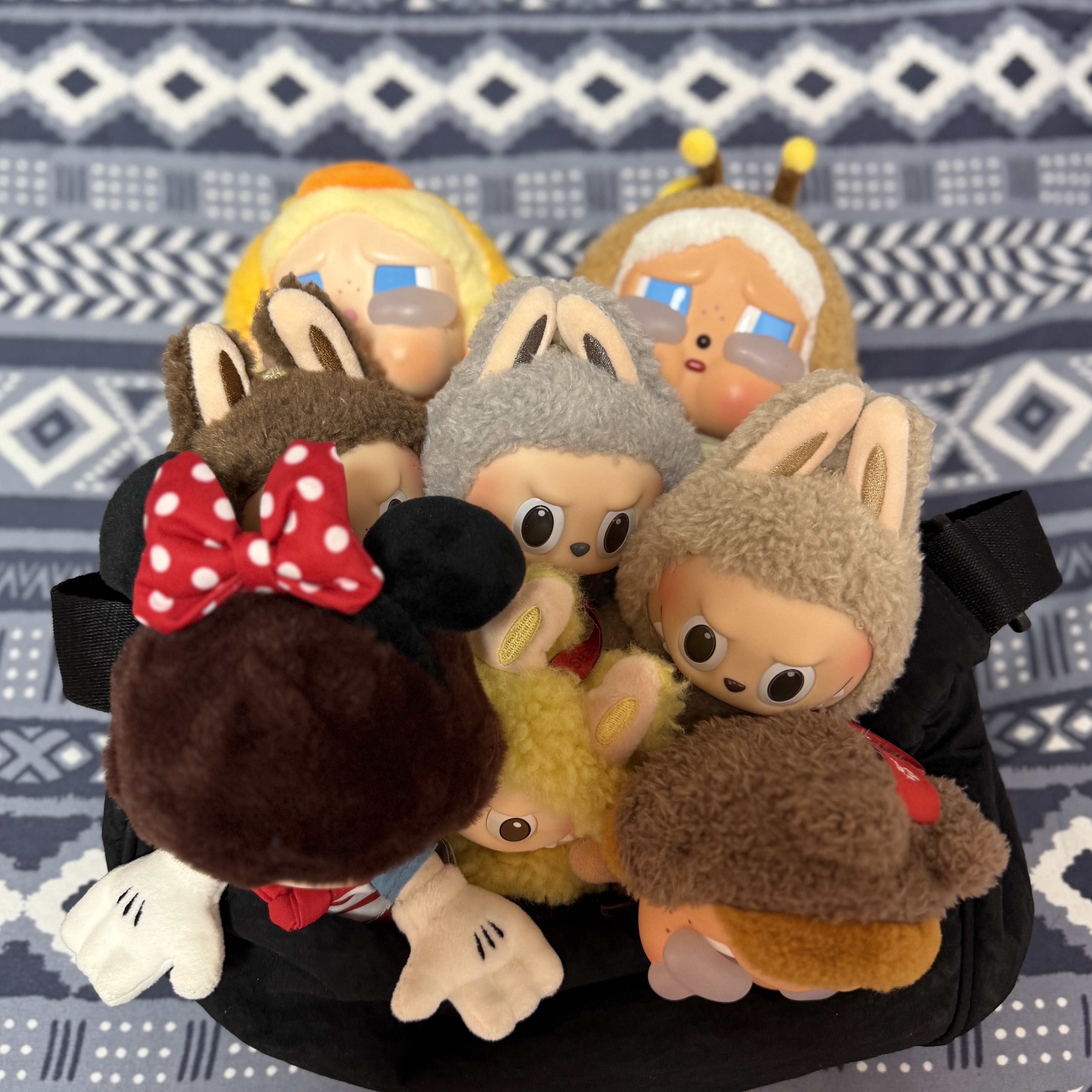 Pop Mart Hirono Bear Vinyl Plush Doll, Pop Mart Labubu The Monsters Wacky Mart Series Earphone Case 착용 스타일 - 5