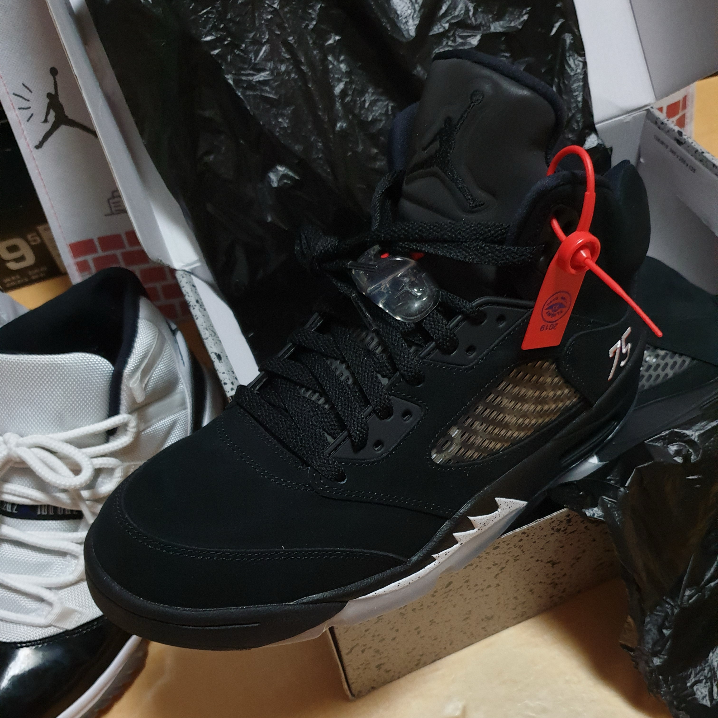 Jordan 5 x Paris Saint-Germain Retro Black, Jordan 11 Retro Concord 2011 착용 스타일 - 3