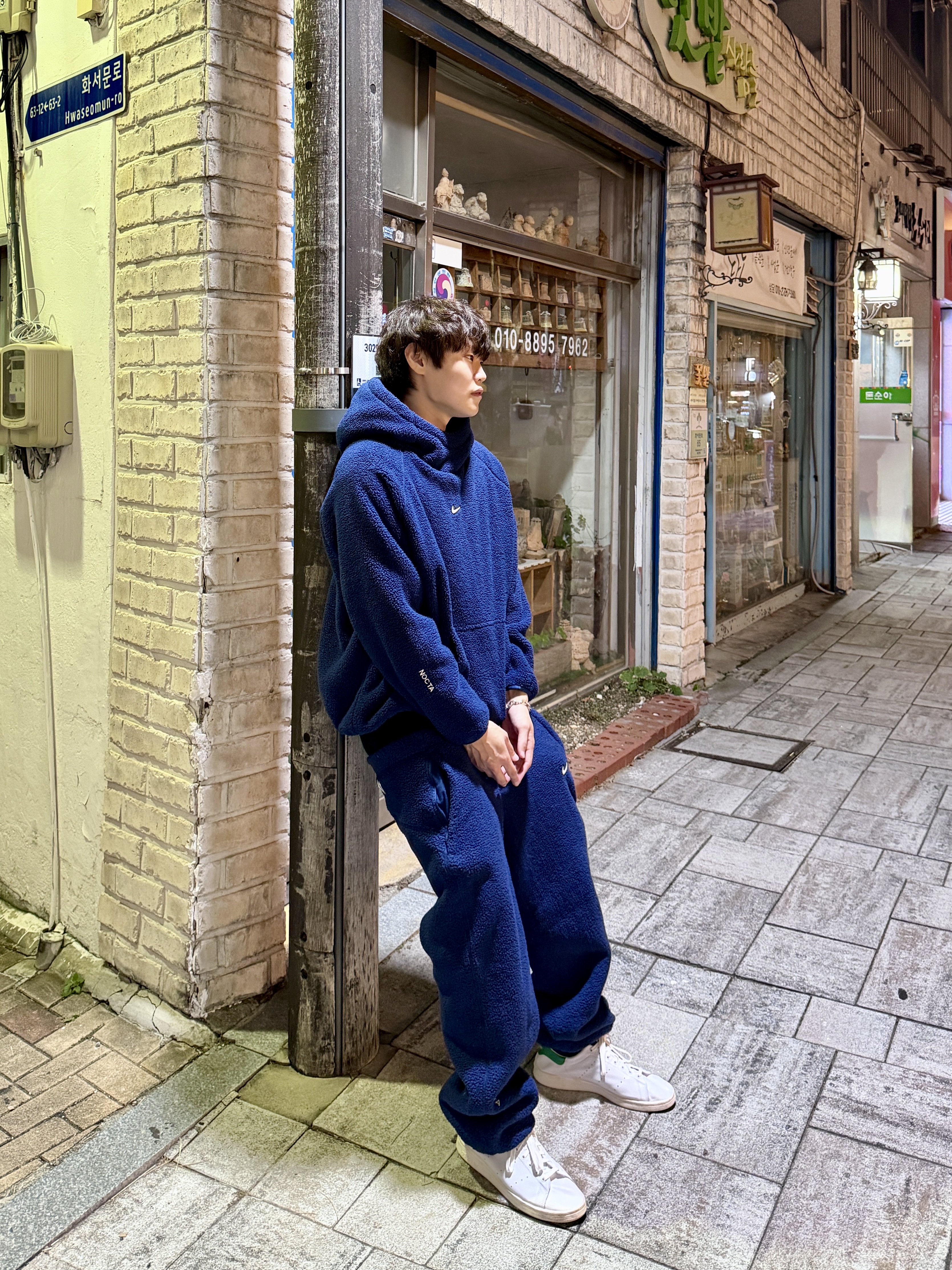 Nike x Drake Nocta Cardinal Stock Essential Hoodie Navy - Asia, Nike x Drake Nocta Cardinal Stock Essential Fleece Pants Navy - Asia 착용 스타일 - 3