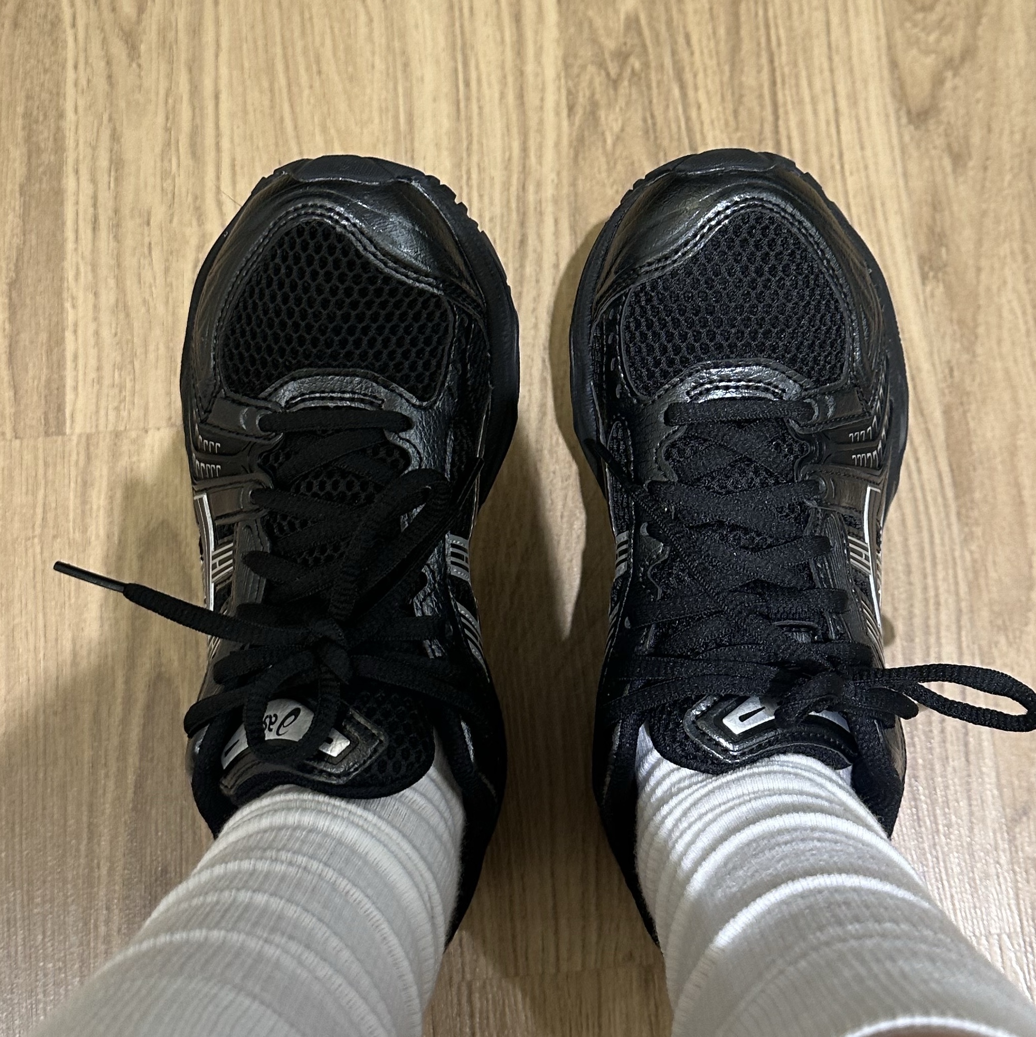 Asics Gel-Kayano 14 Black Pure Silver 착용 스타일