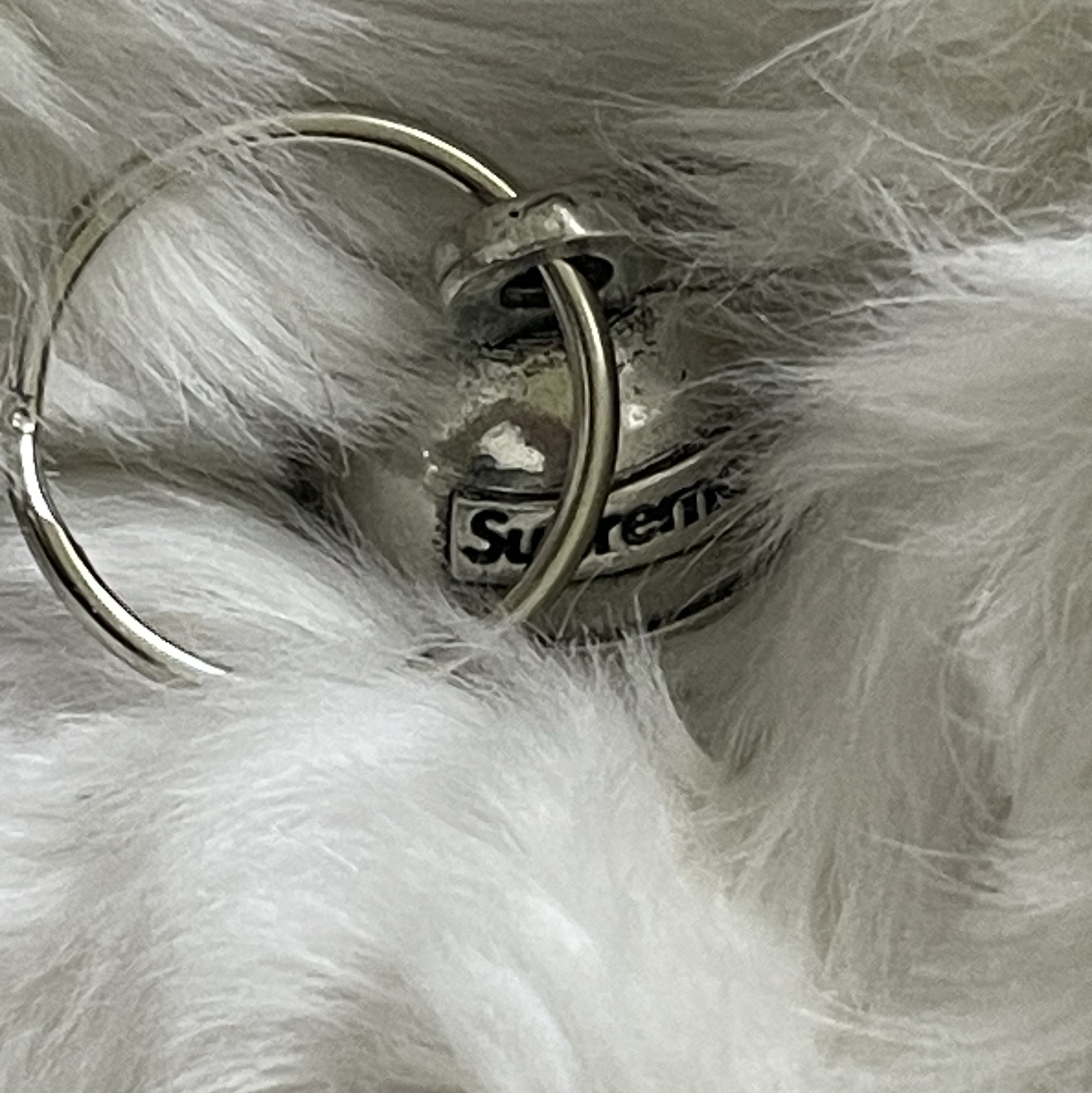 Supreme Skull Bell Keychain Silver - 25SS 착용 스타일 - 4