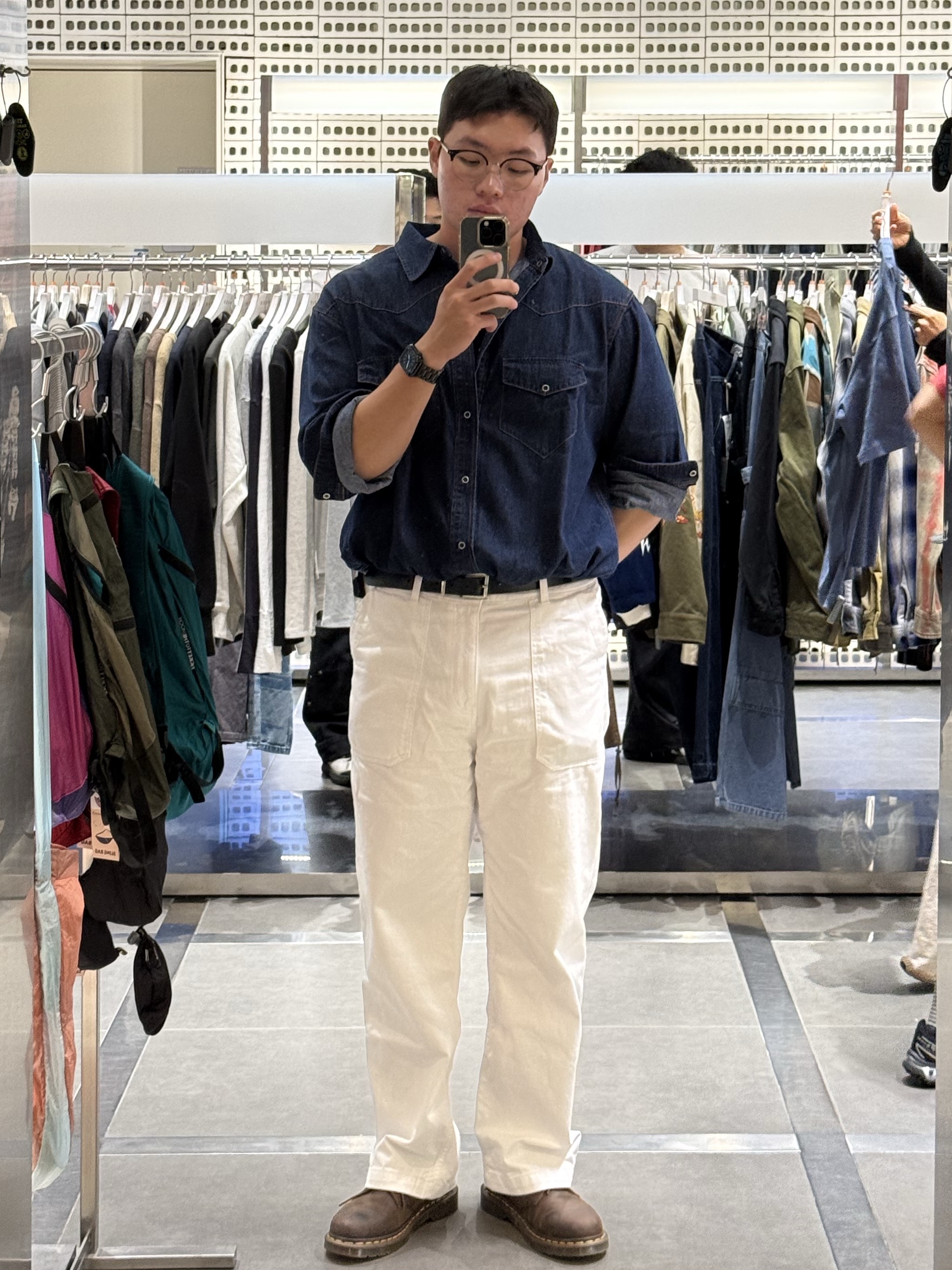 Apple Watch Series 8 45mm GPS Midnight Aluminium Case with Sport Band Midnight (Korean Ver.), Apple iPhone 16 Pro 256GB Black Titanium (Korean Ver.) 착용 스타일