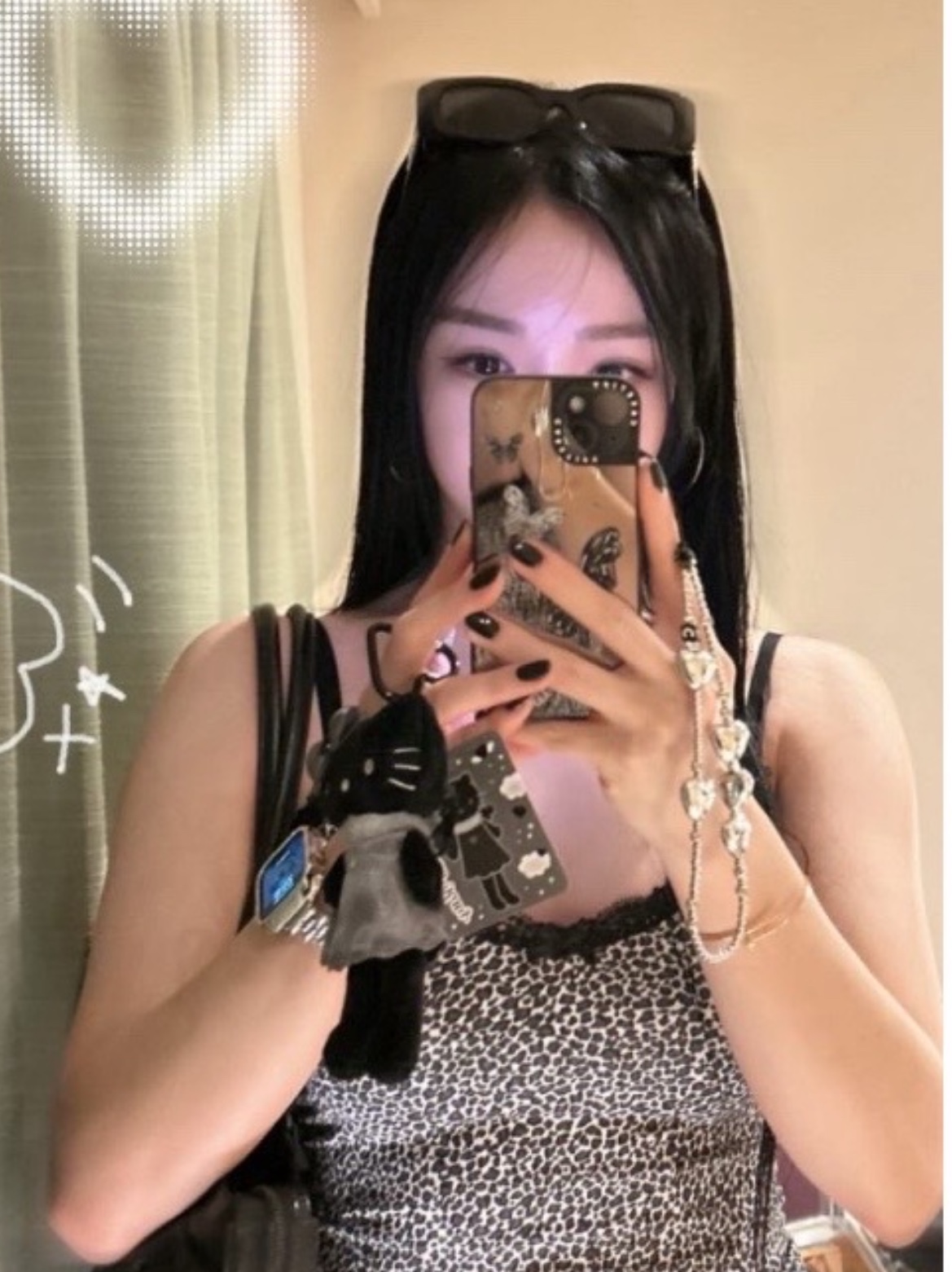 (W) Celine Triomphe XL 01 Sunglasses in Acetate Black, (W) Swarovski Matrix Tennis Bracelet White Rhodium Plated 착용 스타일 - 5