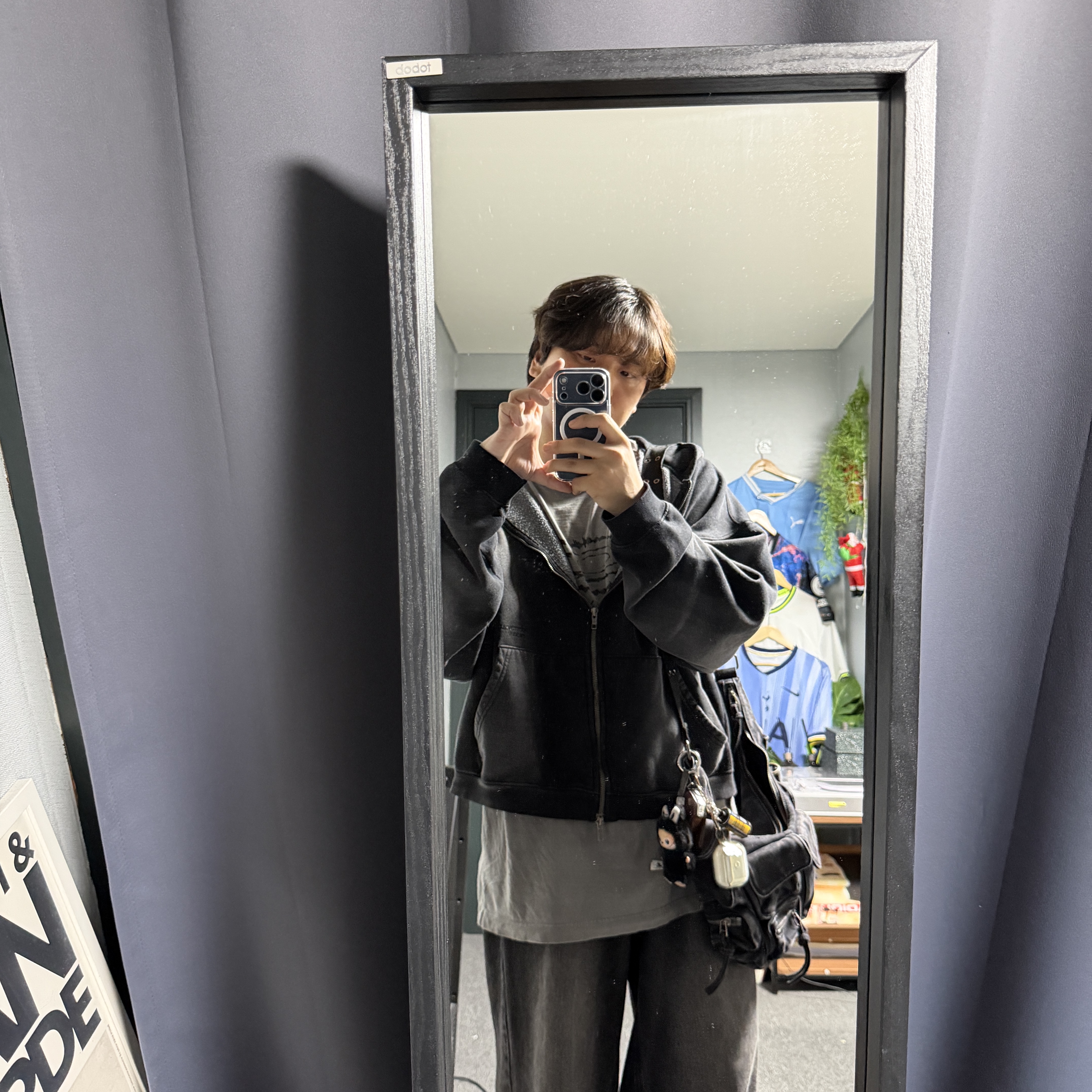 Undermycar Mu.69 Anti Fxxking Logo Play Vintage Brush Washed Hood ZipUp Black, Pop Mart Labubu The Monsters Pin For Love Series Vinyl Plush Pendant (N-Z) R (Opened Case) 착용 스타일