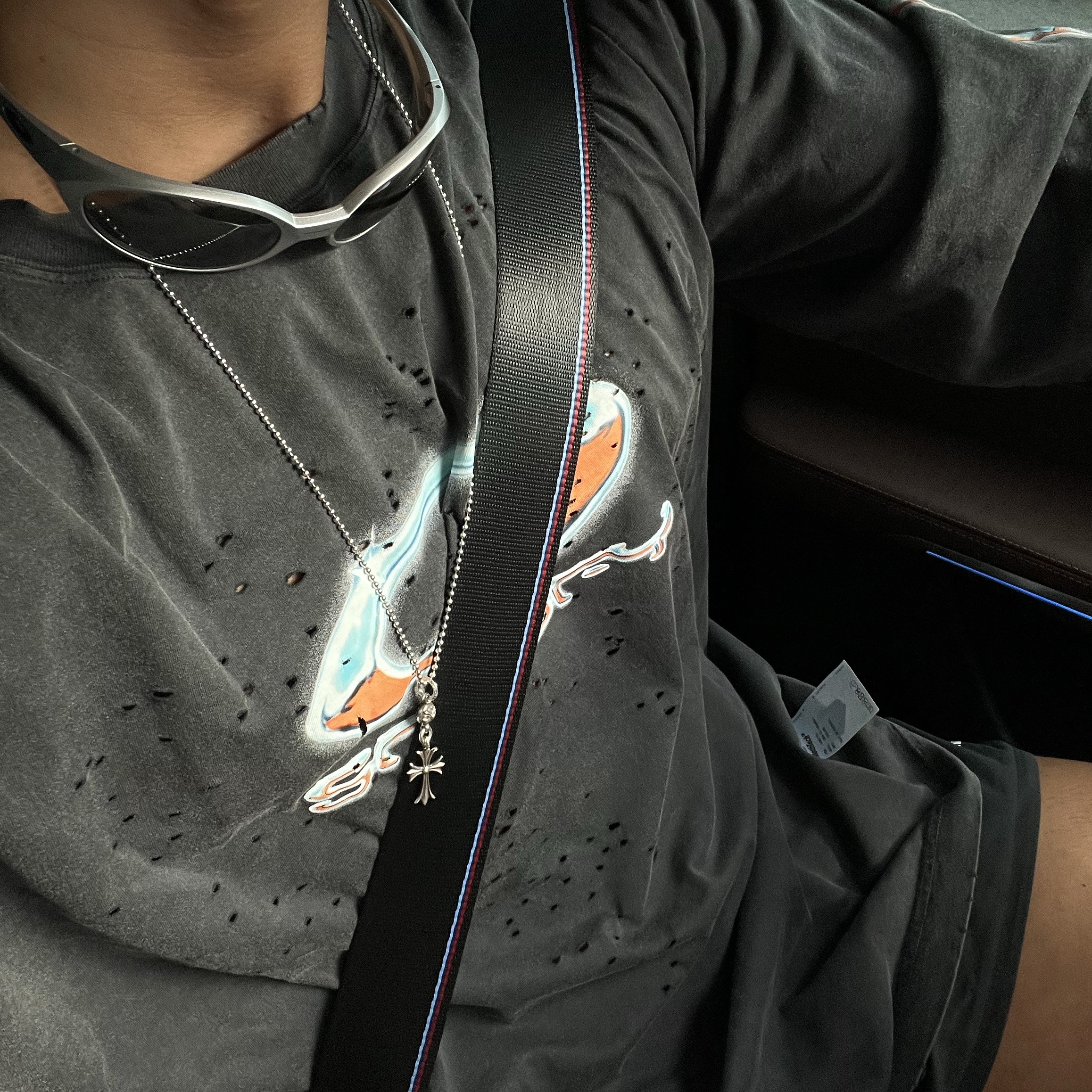 Oakley x Satisfy Mothtech Long T-Shirt Aged Black, Oakley Eye Jacket Redux Silver Frame Prizm Black Polarized Lenses High Bridge Fit 착용 스타일 - 1