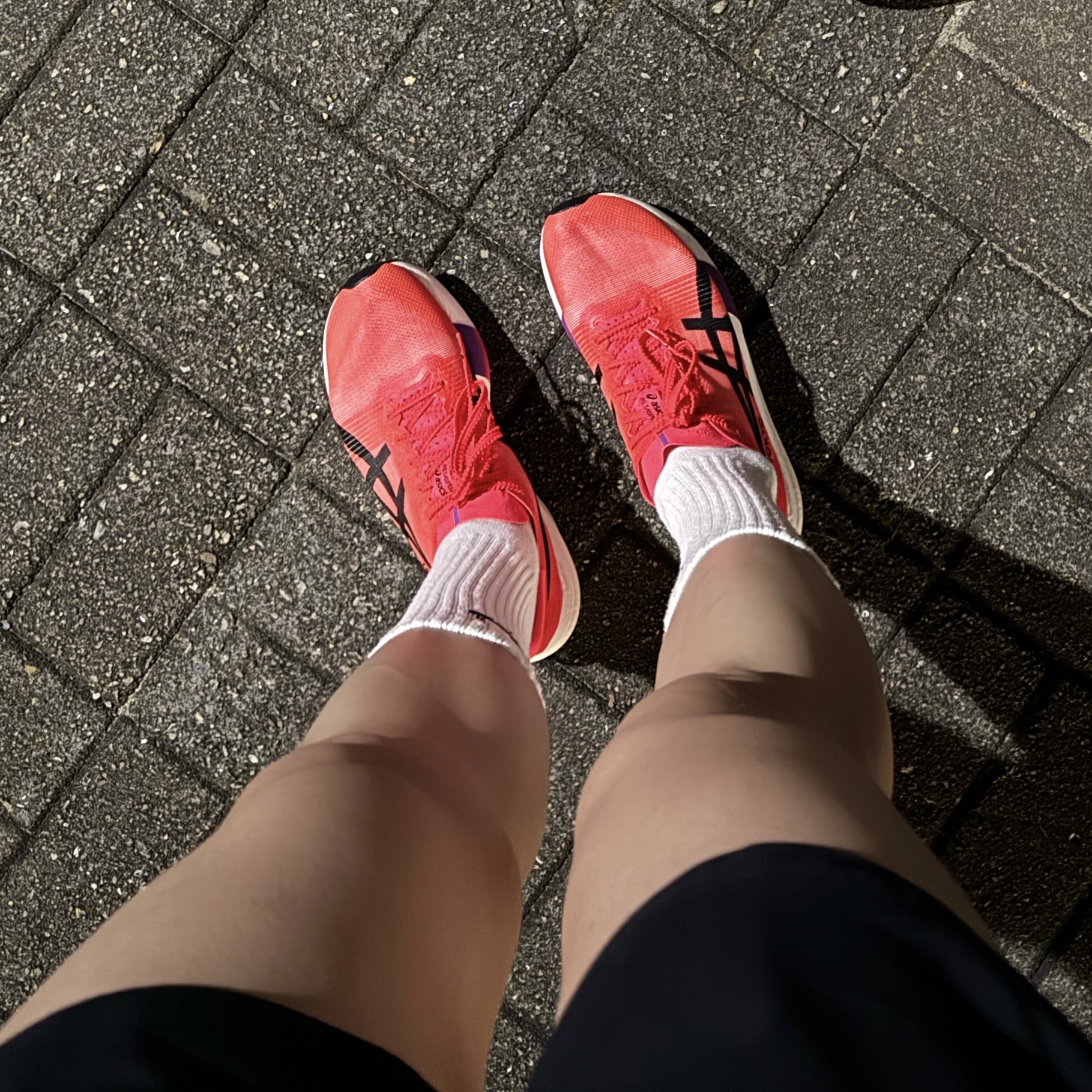 Asics Metaspeed Edge Tokyo Flash Red Black 착용 스타일