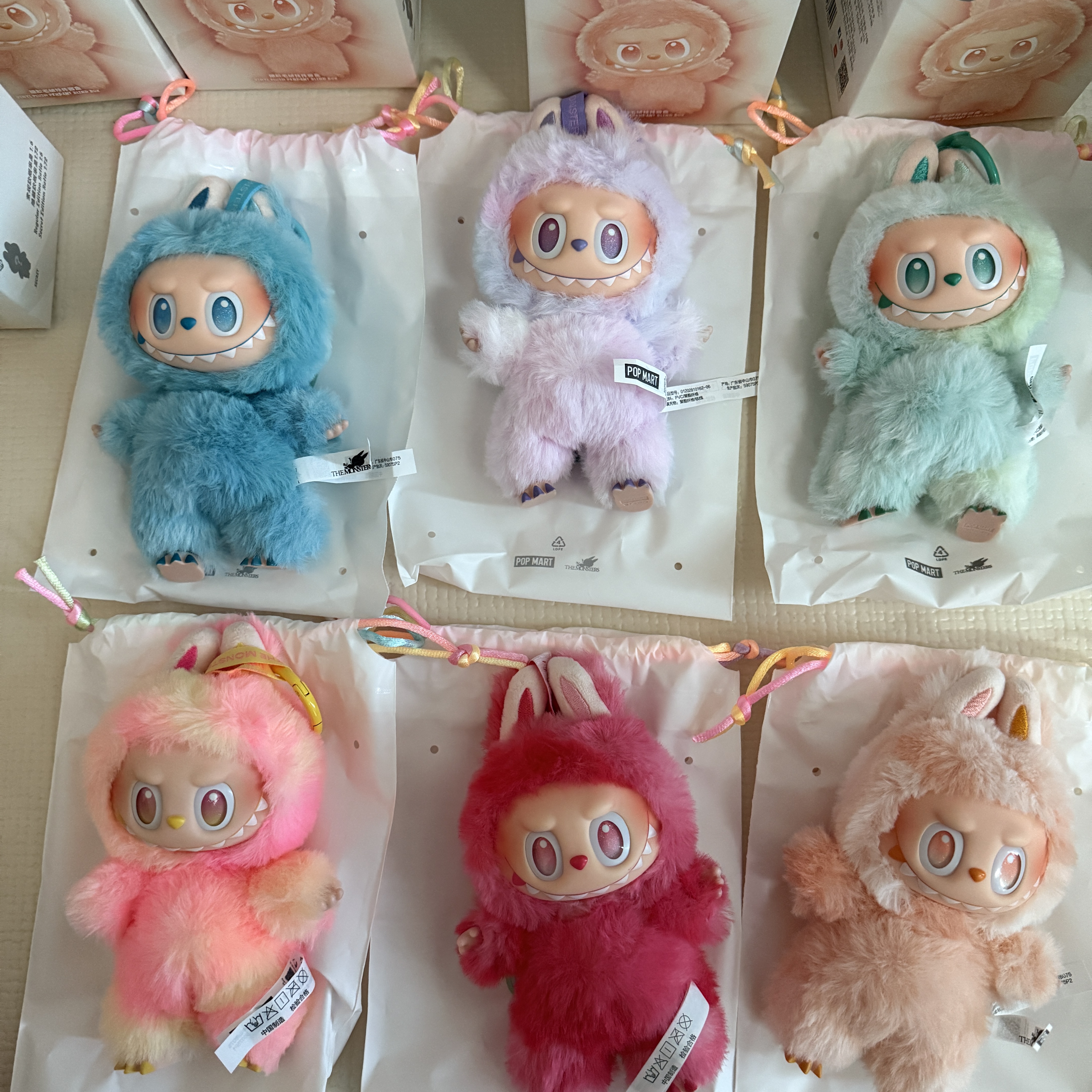 Pop Mart Labubu The Monsters Highlight Series Sealed Case (6 Blind Boxes) 착용 스타일