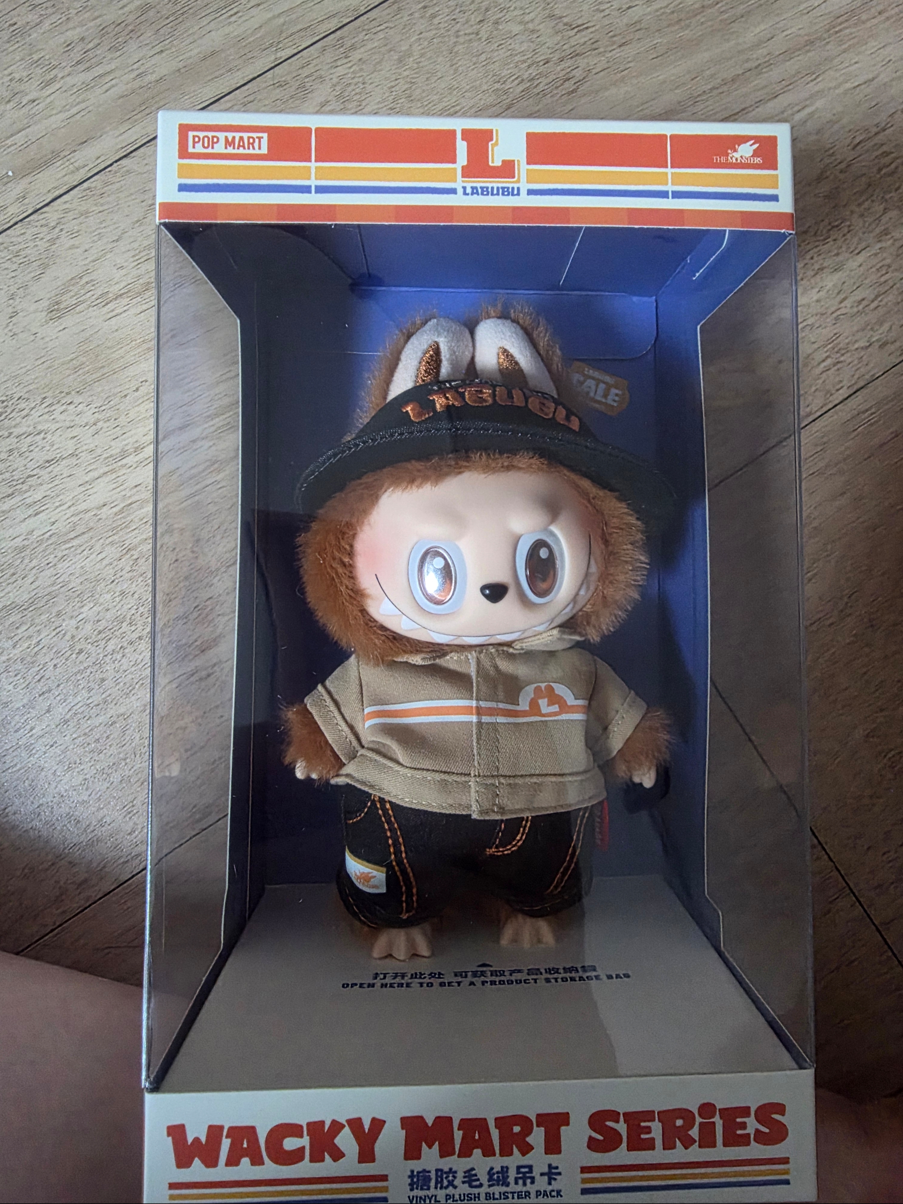 Pop Mart Labubu Doll Keyring - Seongsu Labubu Wacky Mart Pop-Up Store Exclusive 착용 스타일