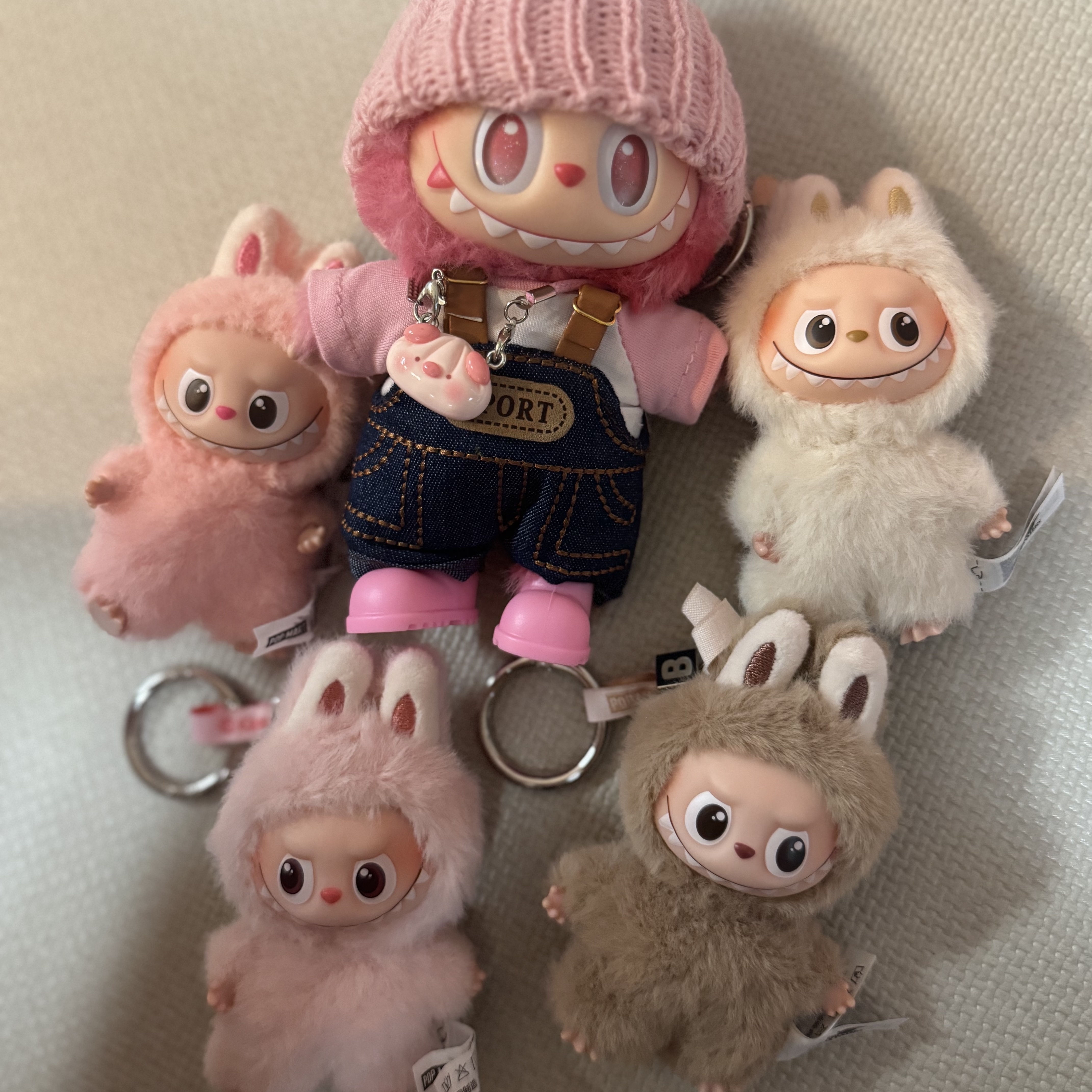 Pop Mart Labubu The Monsters Pin For Love Series Vinyl Plush Pendant (A-M) B (Opened Case), Pop Mart Labubu The Monsters Pin For Love Series Vinyl Plush Pendant (A-M) G (Opened Case) 착용 스타일 - 1