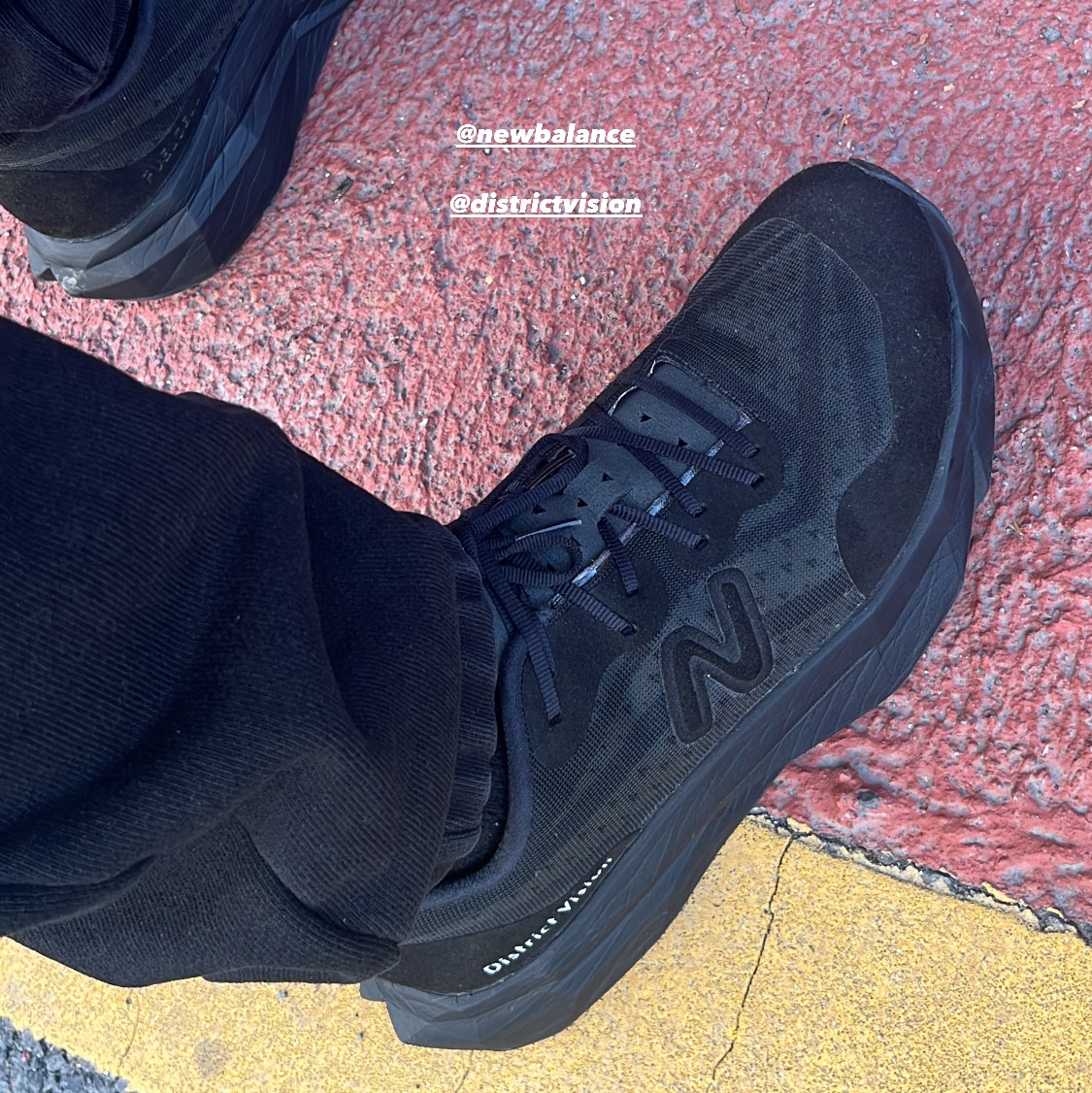 New Balance x District Vision Fuelcell Supercomp Elite v4 Black White - D Standard 착용 스타일