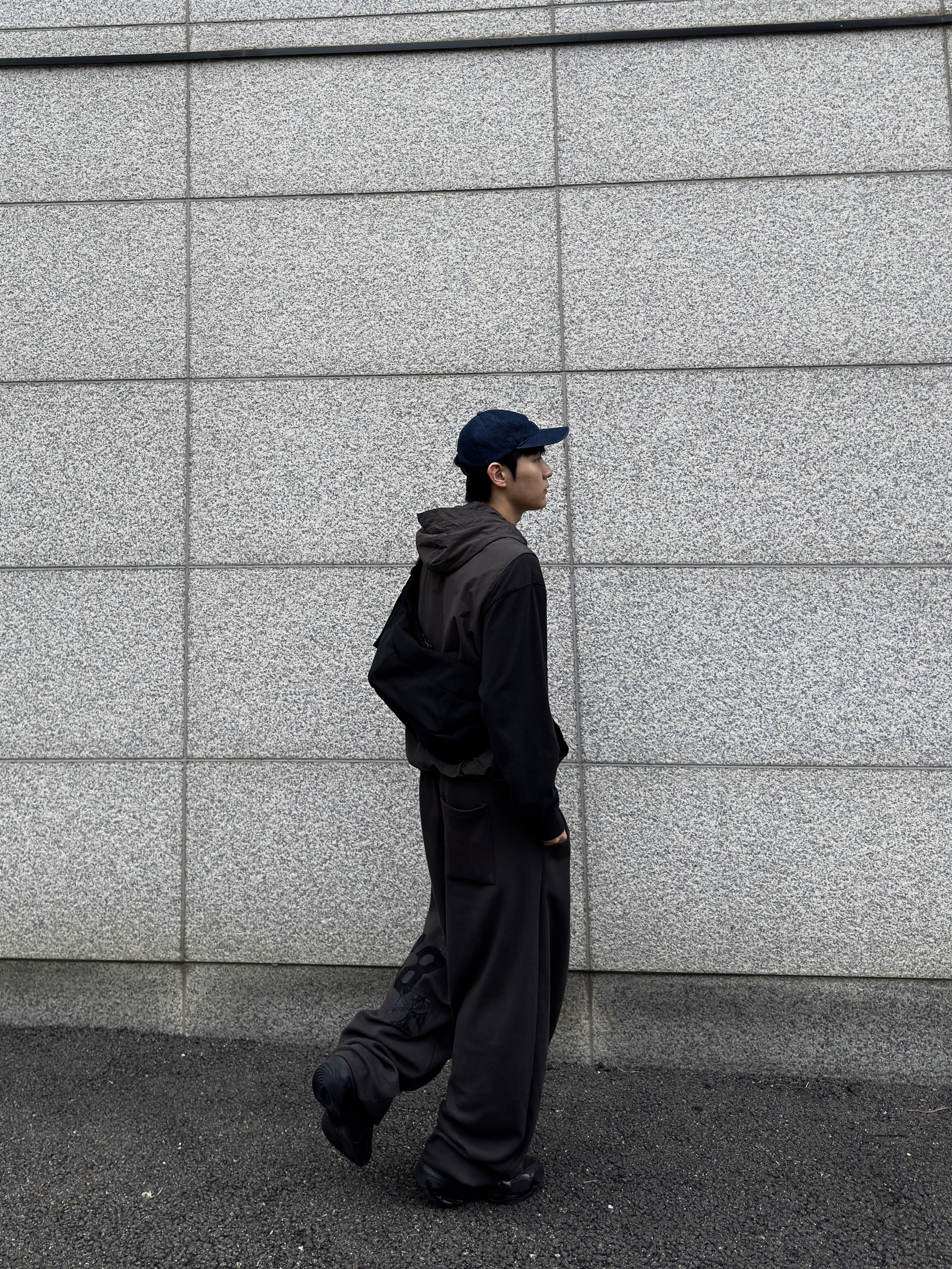 Levi's x Oasis Supersonic Long Sleeve T-Shirt Black, (W) Nike Air Max Muse Triple Black 착용 스타일 - 3