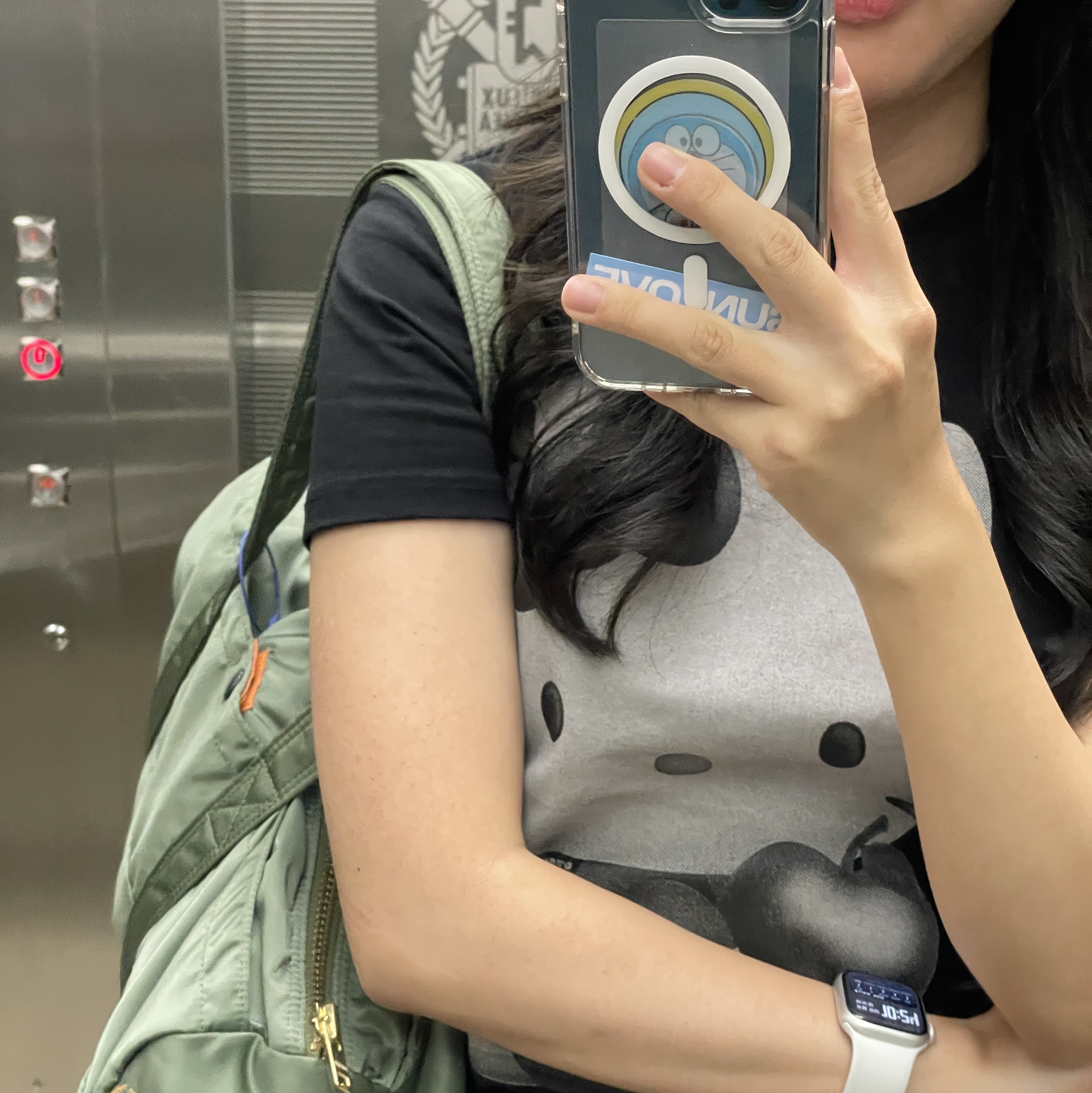 Porter Tanker Duffle Bag L Sage Green 착용 스타일