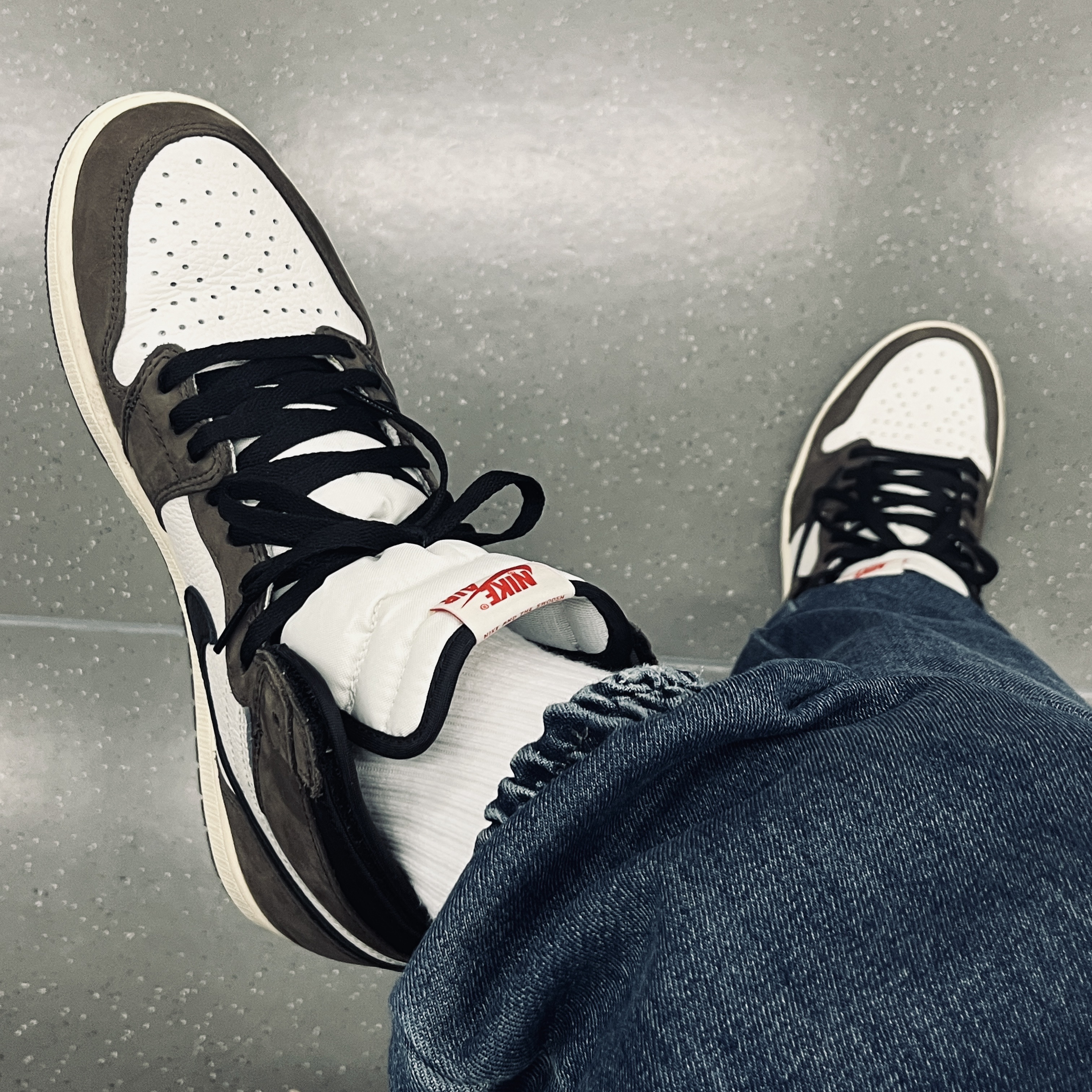 Jordan 1 x Travis Scott Retro High OG SP Mocha 착용 스타일