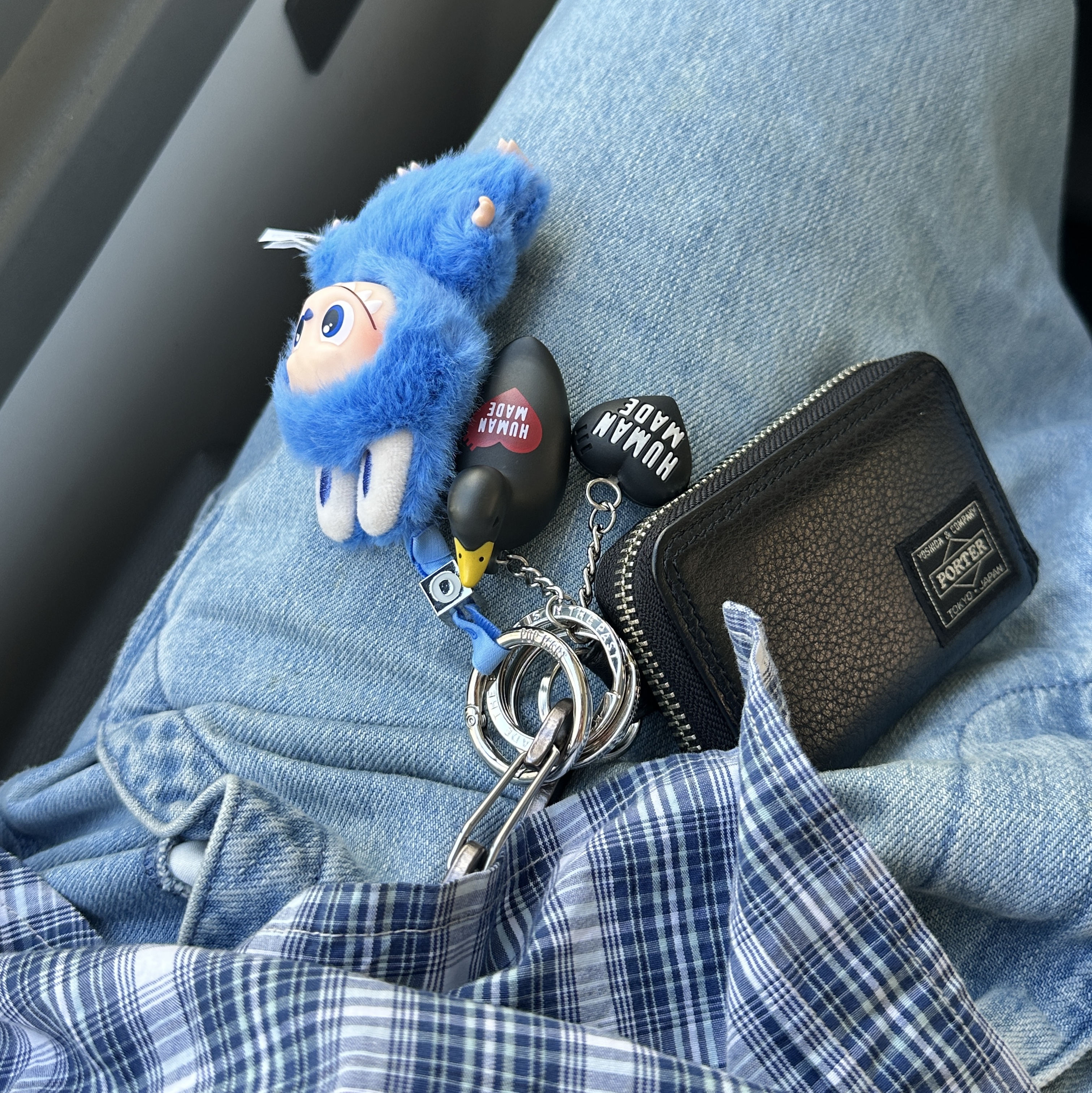 Pop Mart Labubu The Monsters Pin For Love Series Vinyl Plush Pendant (N-Z) O (Opened Case), Human Made Duck PVC Key Chain Black 착용 스타일