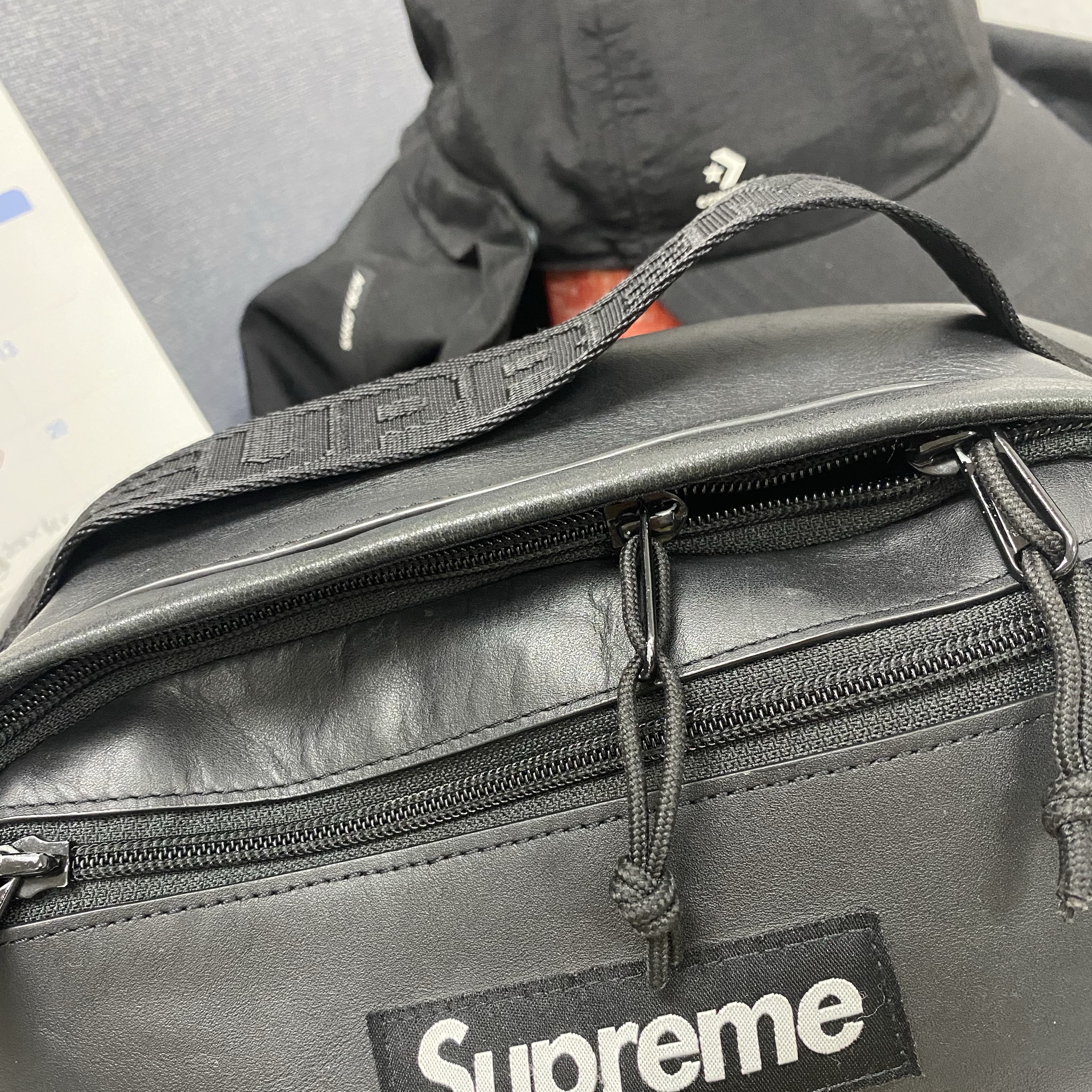 Supreme Leather Waist Bag Black - 24FW 착용 스타일
