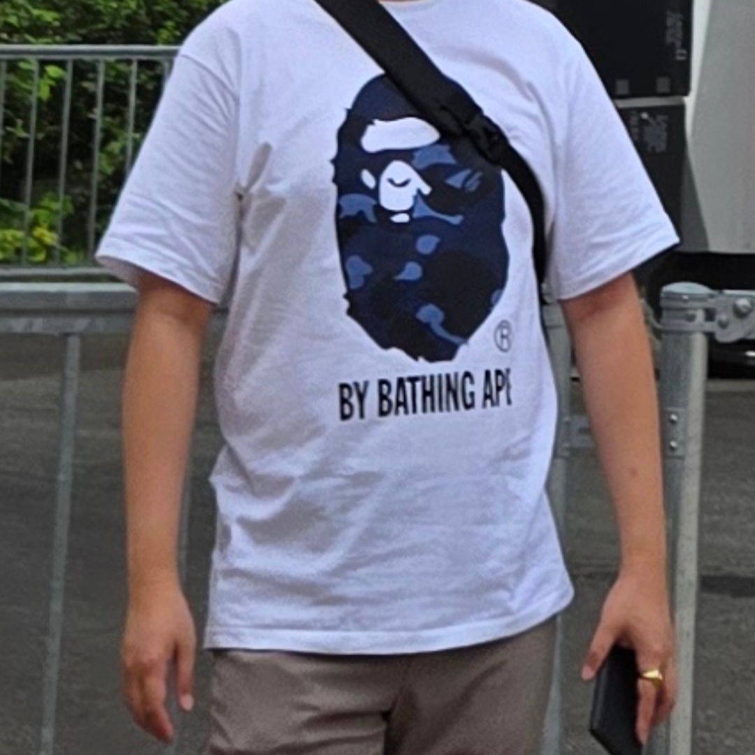 Carhartt Sling Bag Black, BAPE Color Camo by Bathing Ape T-Shirt White 착용 스타일 - 1