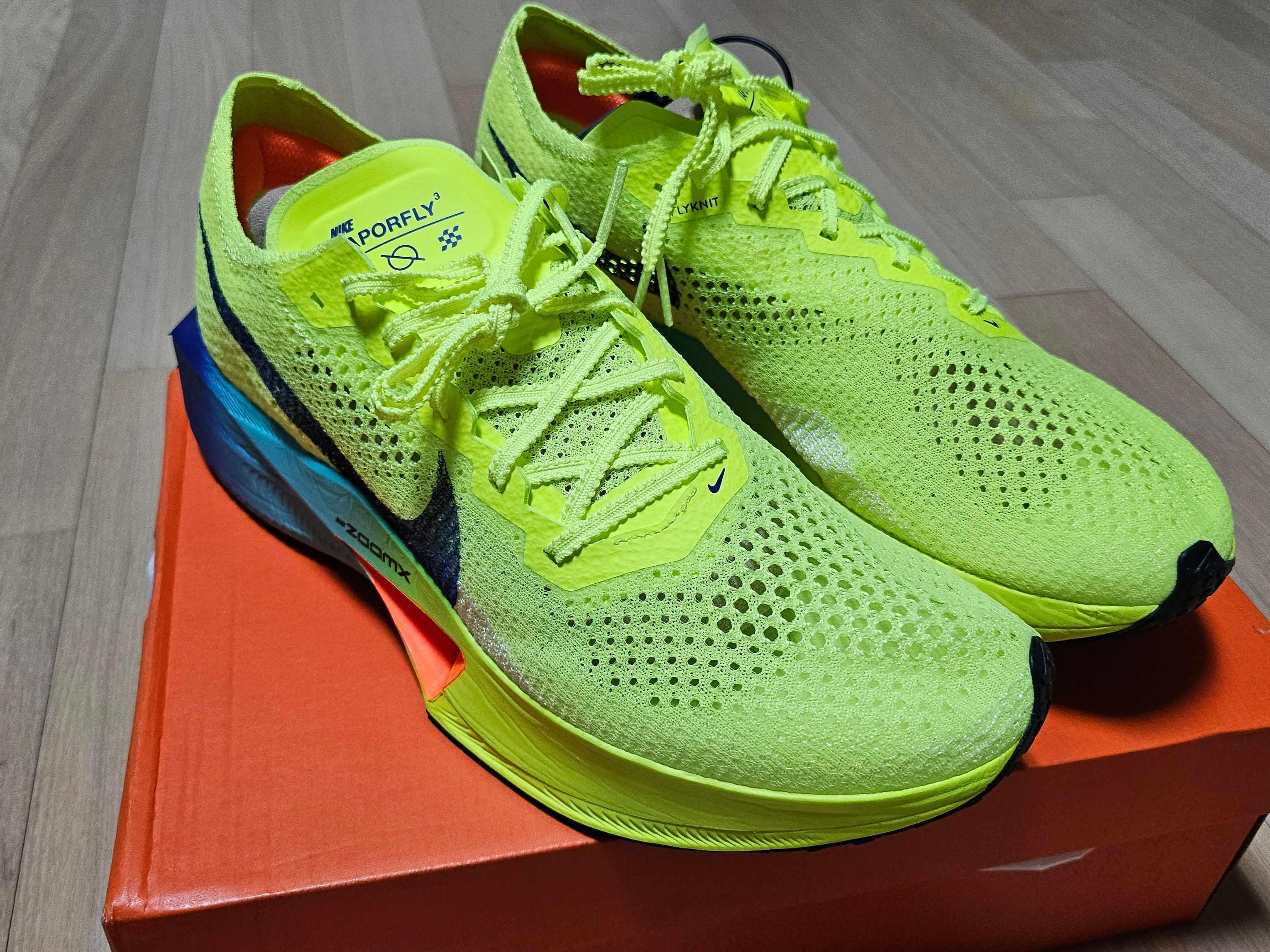 Nike ZoomX Vaporfly Next% 3 Volt Scream Green 착용 스타일