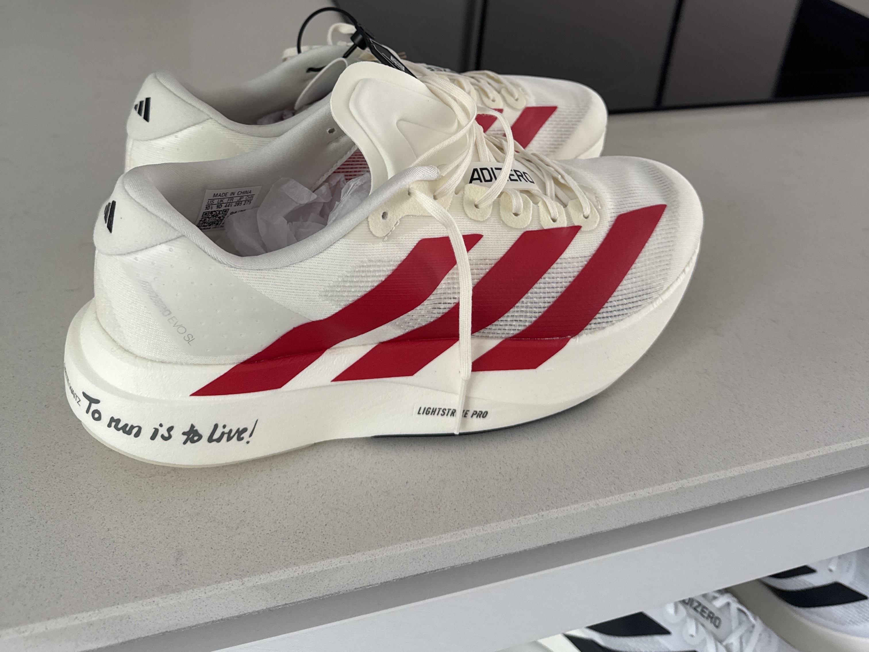 Adidas Adizero EVO SL Off White Better Scarlet 착용 스타일