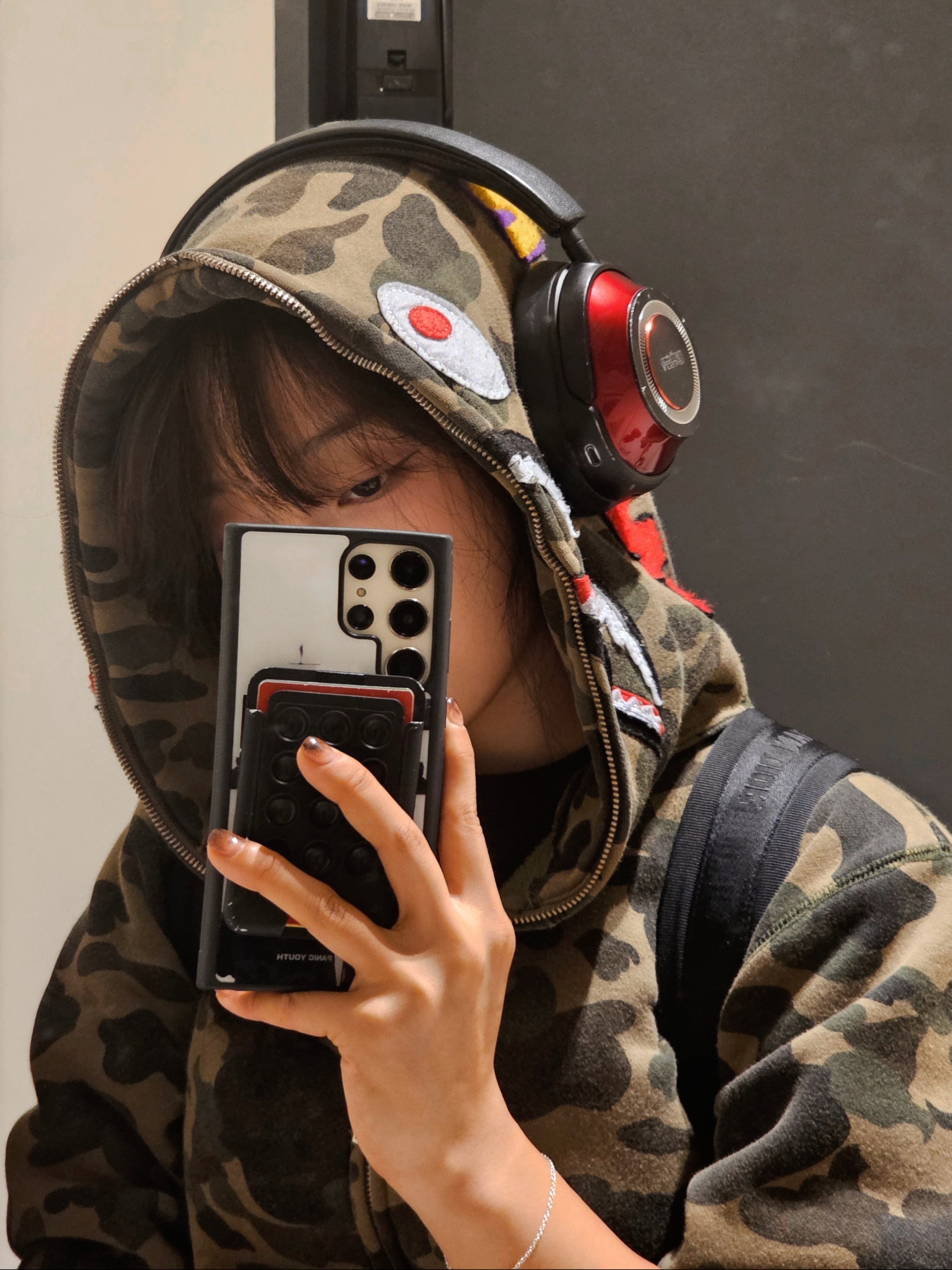 BAPE 1st Camo Shark Full Zip Hoodie Army Green, Supreme Woven Shoulder Bag Grey - 24SS 착용 스타일 - 1