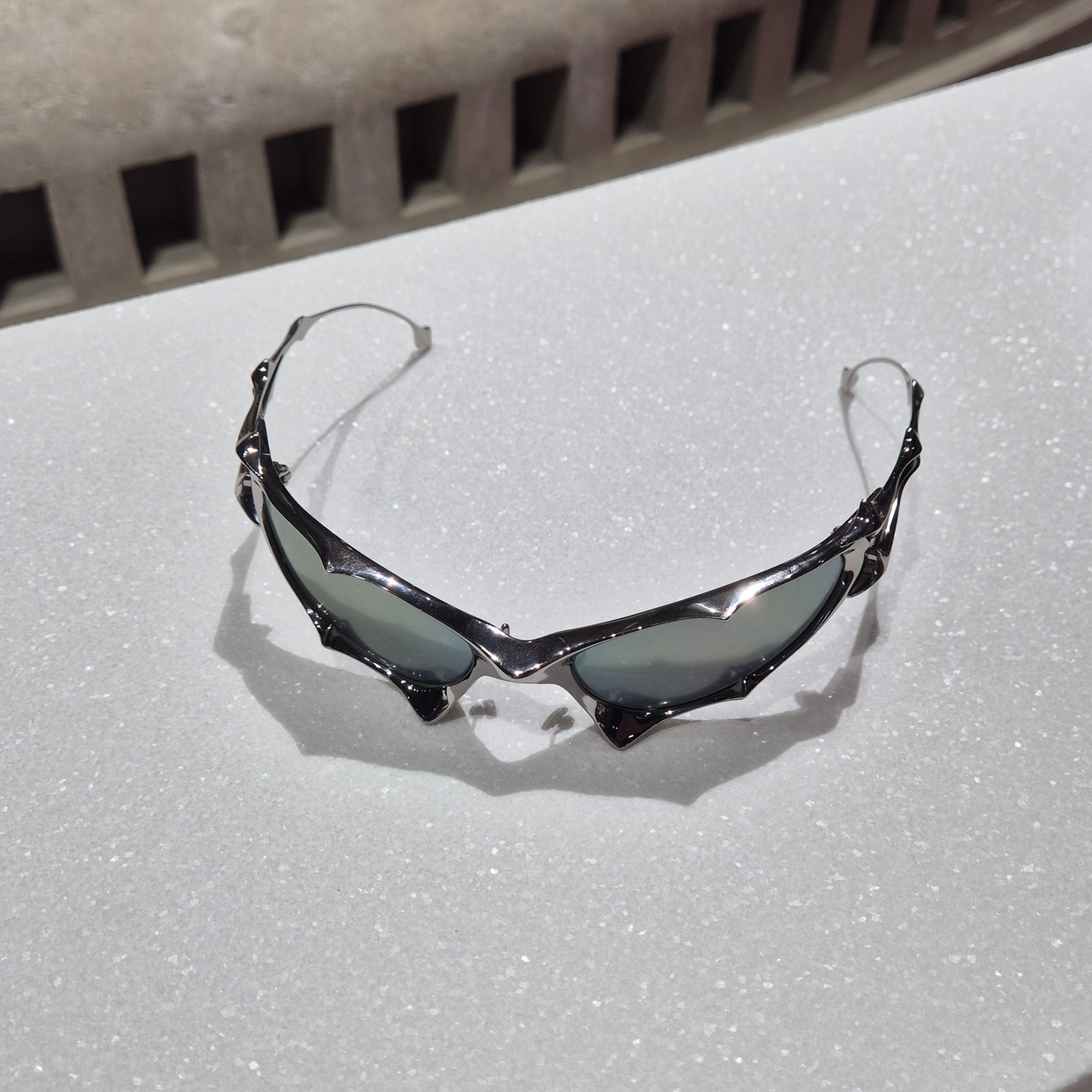 Gentle Monster Goxx 02 Silver Silver 착용 스타일