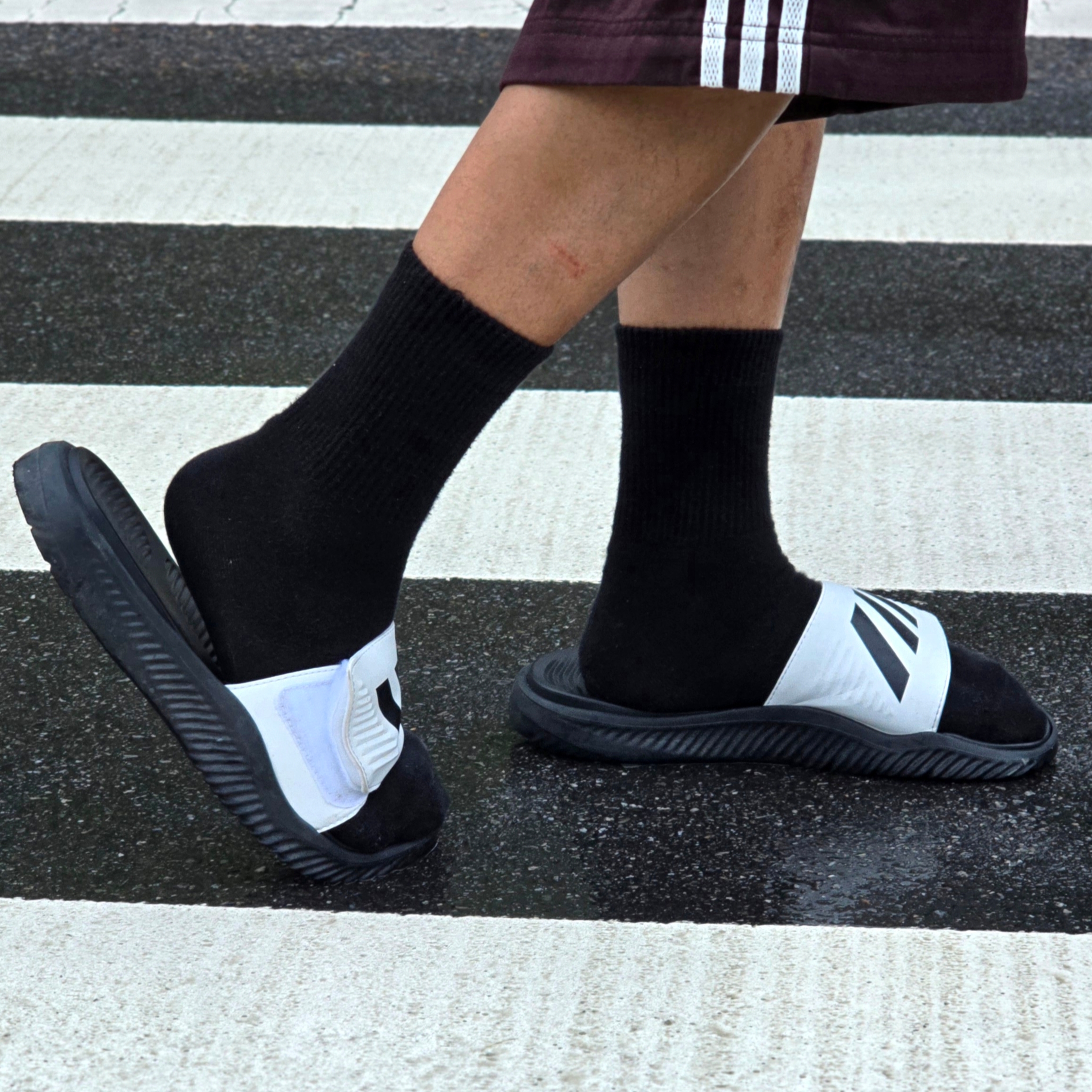 Adidas Alphabounce Slide White Core Black 착용 스타일 - 1