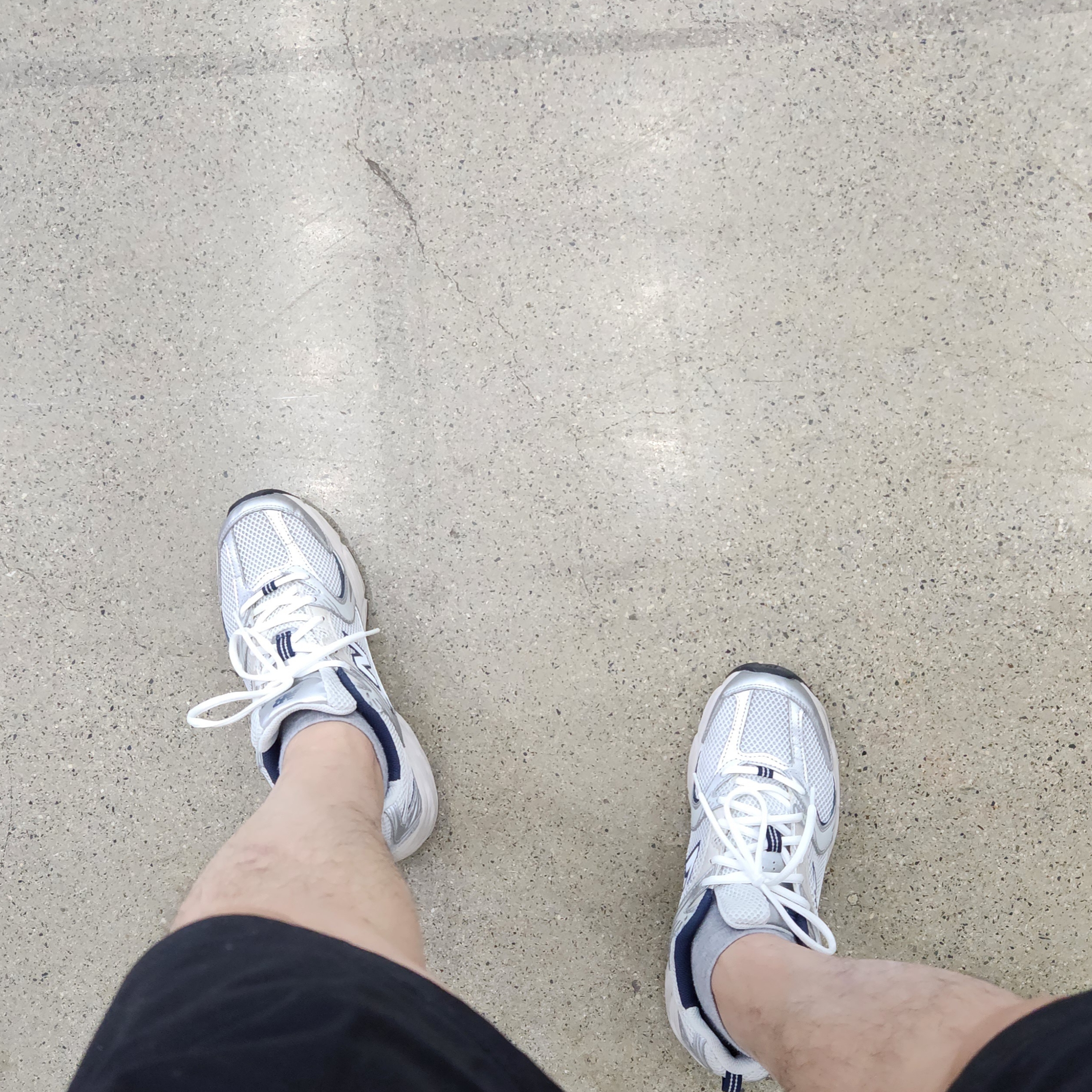 New Balance 530 Steel Grey 착용 스타일