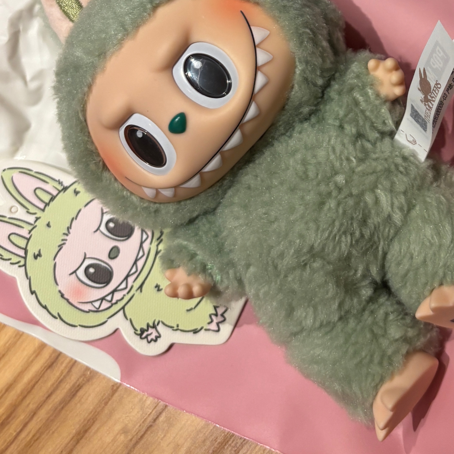 Pop Mart Labubu The Monsters Labubu Tasty Macarons Series Green Grape Keyring 착용 스타일