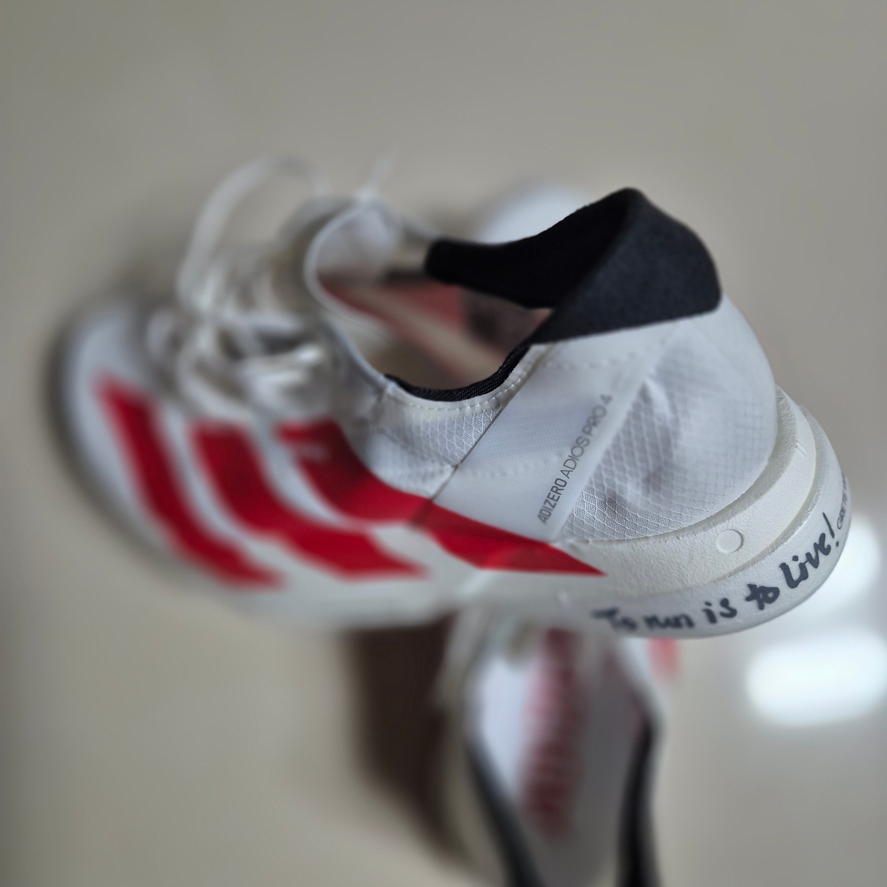 Adidas Adizero Adios Pro 4 Off White Better Scarlet 착용 스타일 - 2