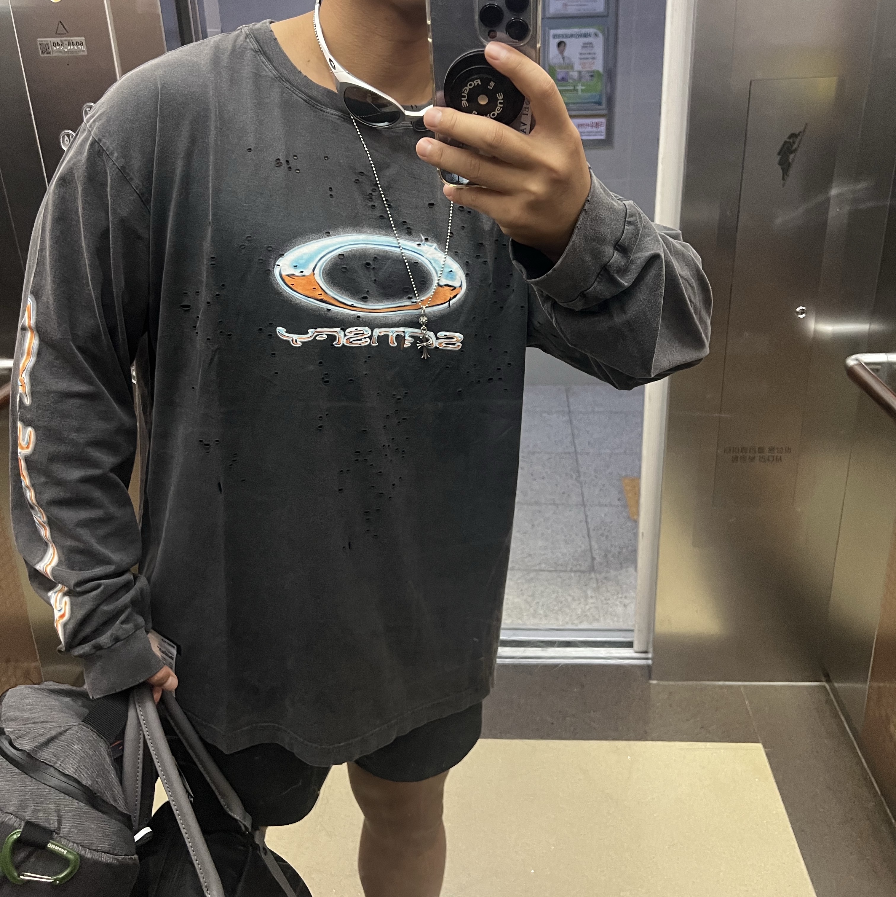 Oakley x Satisfy Mothtech Long T-Shirt Aged Black, Oakley Eye Jacket Redux Silver Frame Prizm Black Polarized Lenses High Bridge Fit 착용 스타일 - 3