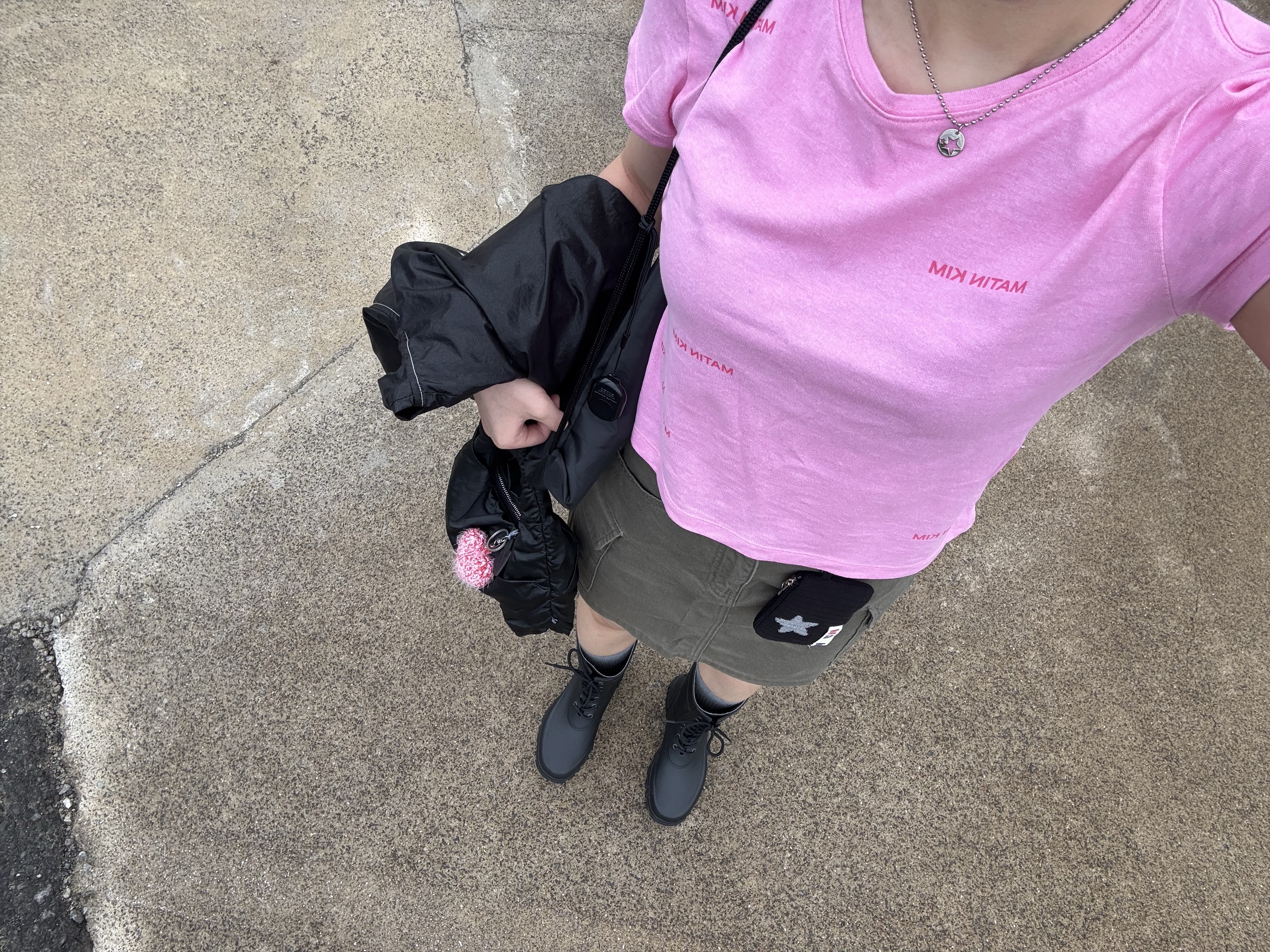 (W) Matin Kim Matin Small Logo Crop Top Pink, Matin Kim Heart Knit Keyring Red 착용 스타일