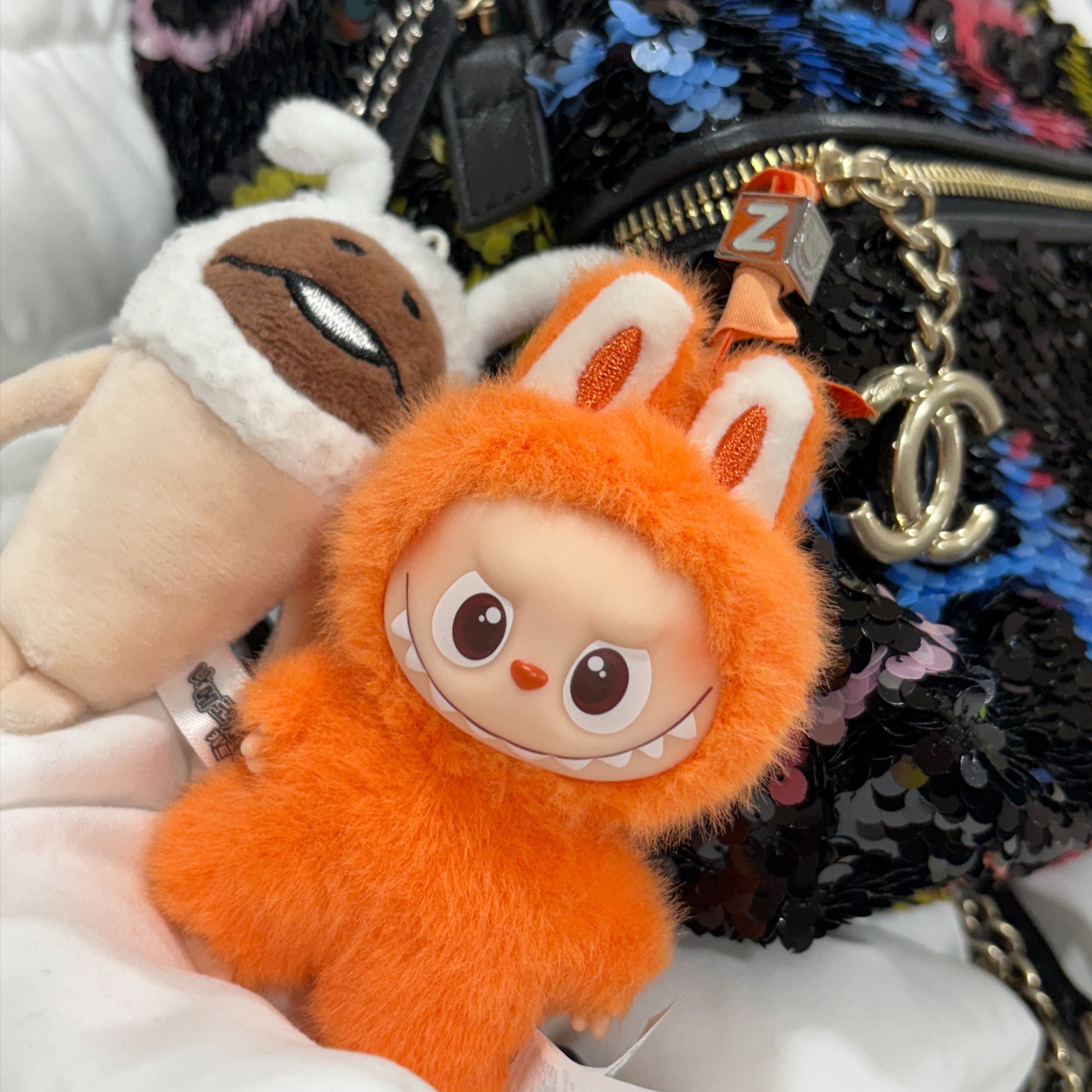 Pop Mart Labubu The Monsters Pin For Love Series Vinyl Plush Pendant Sealed Case (N-Z) (14 Blind Boxes), Pop Mart Labubu The Monsters Pin For Love Series Vinyl Plush Pendant Sealed Case (N-Z) (1 Blind Box) 착용 스타일 - 3