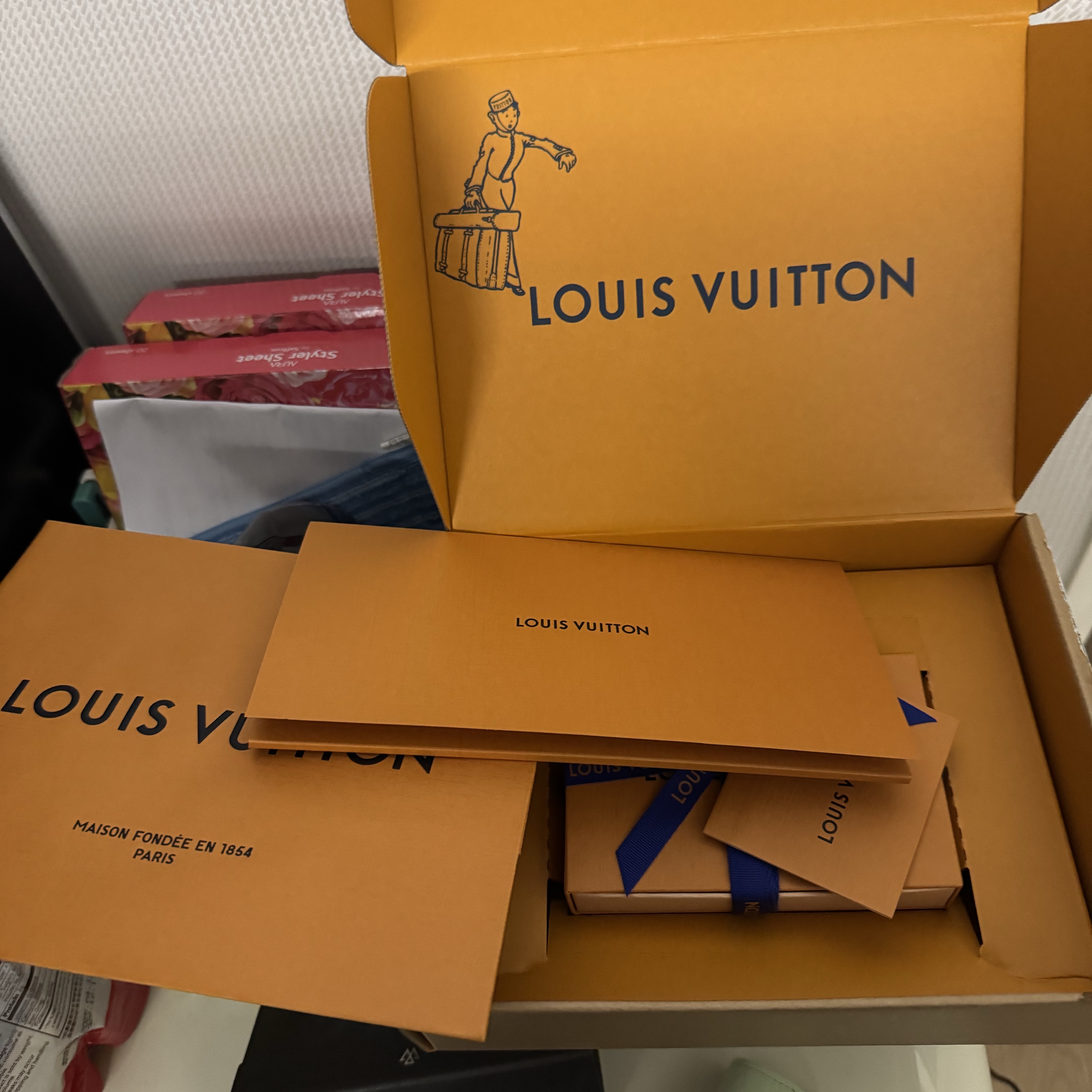 Louis Vuitton Pocket Organizer Navy Blue 착용 스타일 - 1