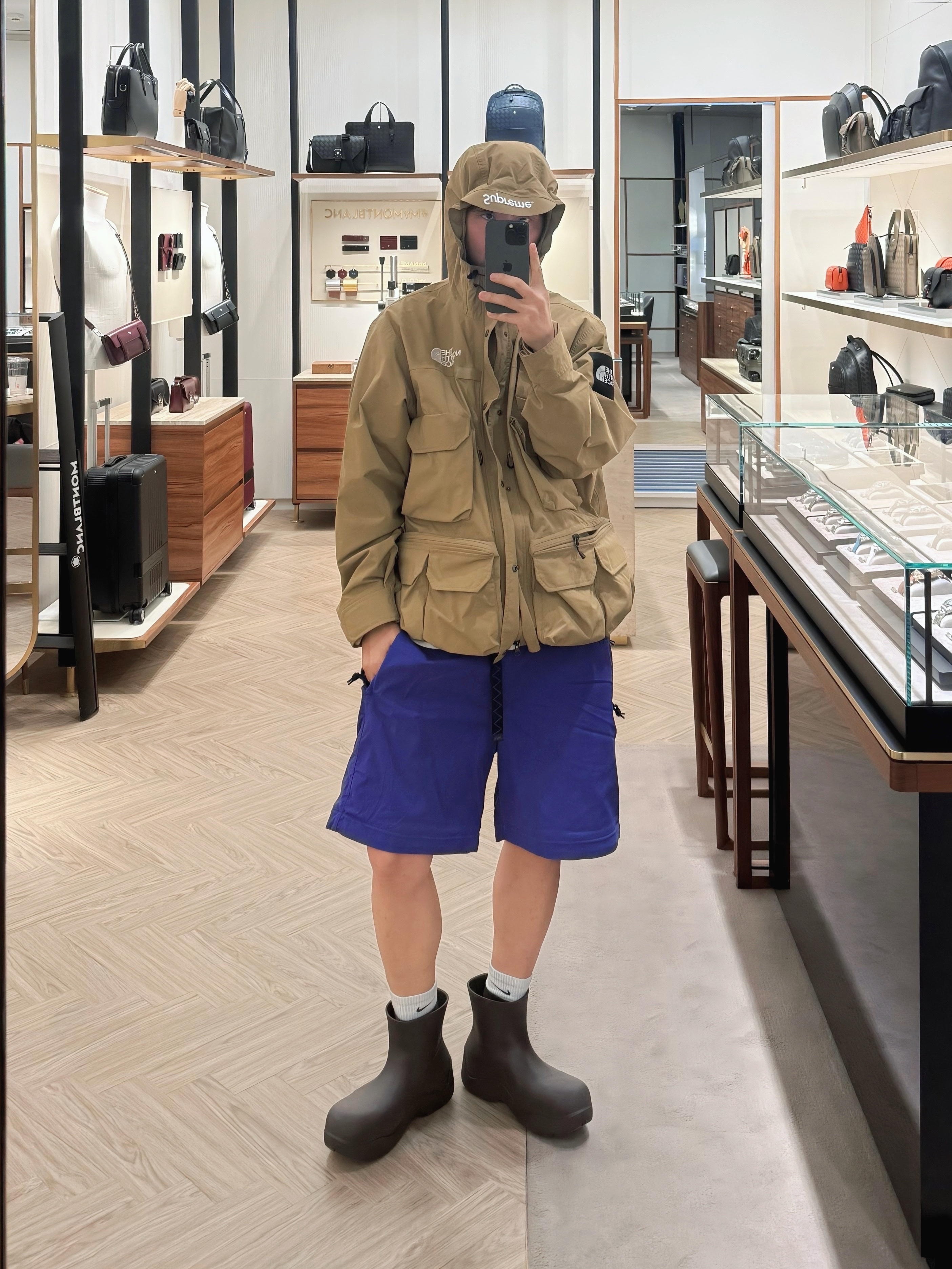 Supreme x The North Face Cargo Jacket Gold - 20SS, Bottega Veneta Puddle Ankle Boots Fondant 착용 스타일