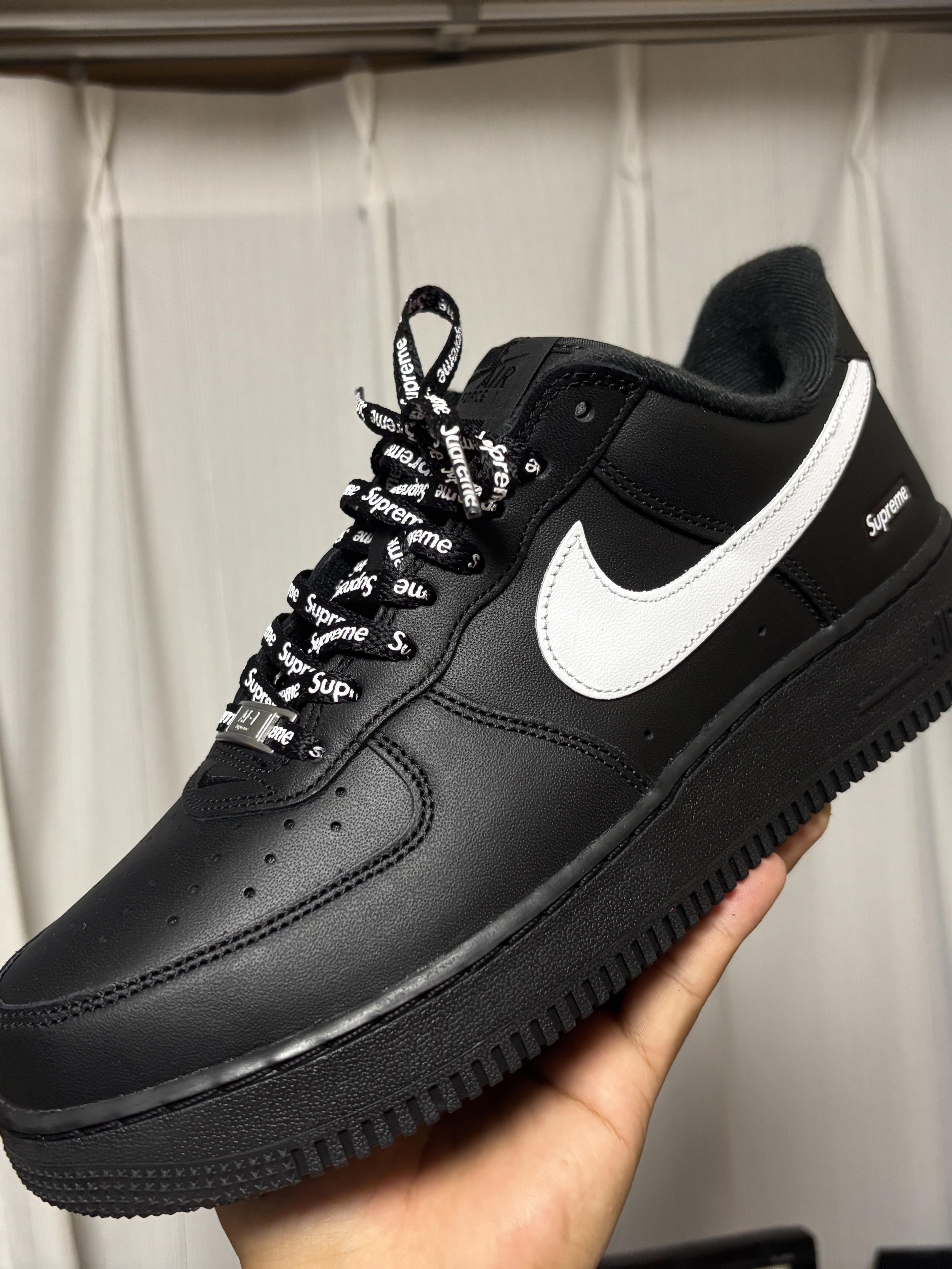 Supreme Double Knee Painter Pant Woodland Camo - 23SS, Nike x Supreme Air Force 1 Low Black 착용 스타일 - 3