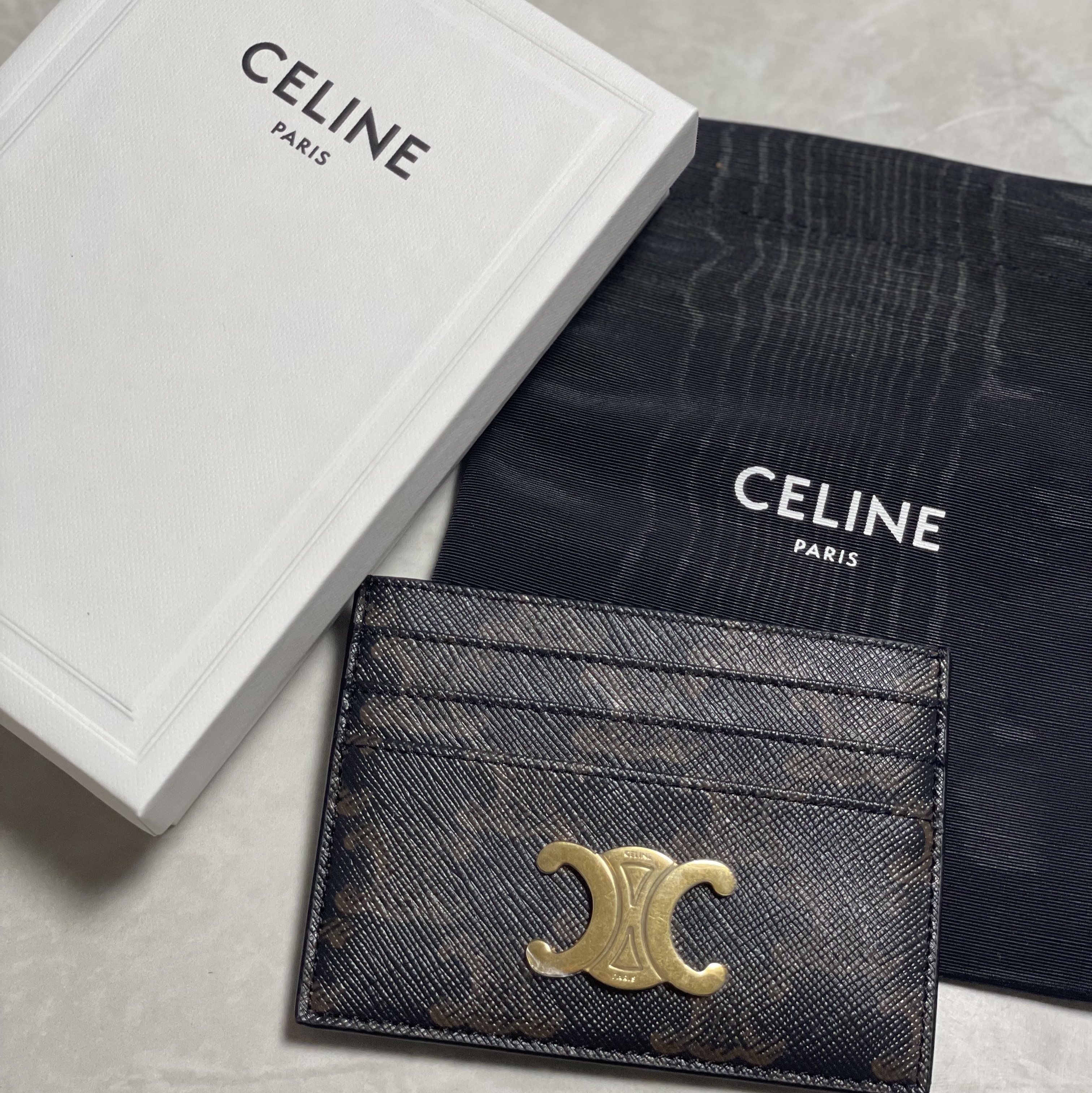 Celine Triomphe Card Holder in Triomphe Canvas Tan 착용 스타일