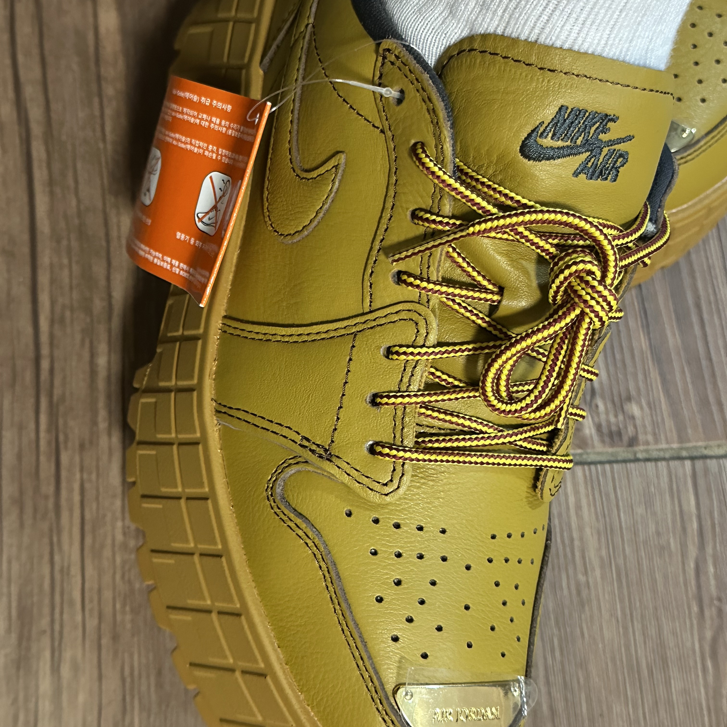 (W) Jordan 1 Brooklyn Low Wheat Team Red 착용 스타일 - 6