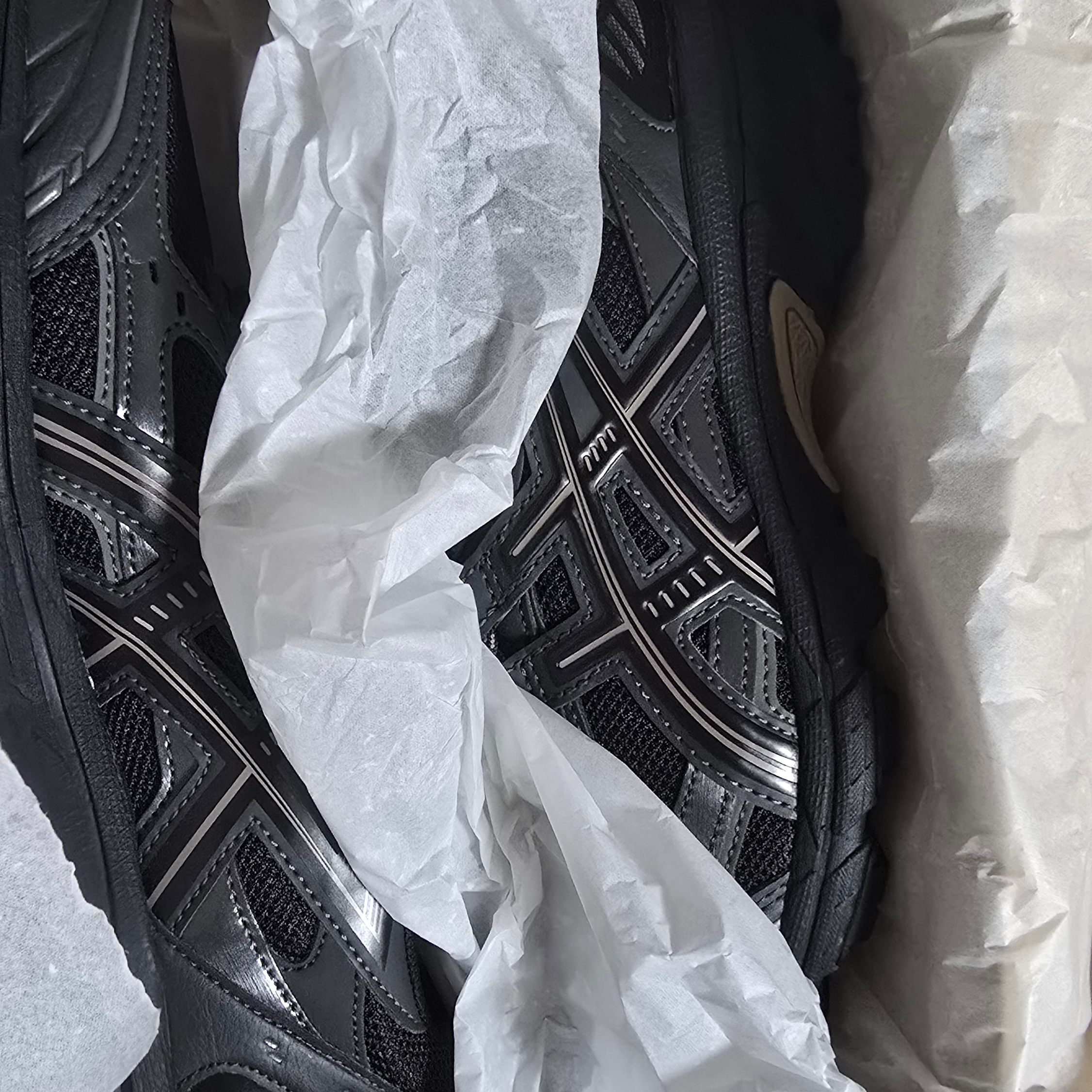 Asics Gel-Nunobiki Black Taupe Grey 착용 스타일 - 3